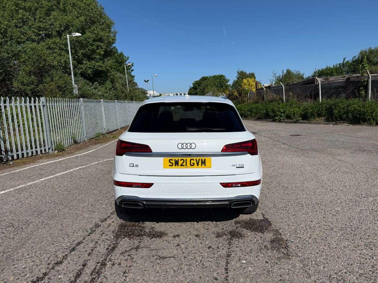 A 2021 AUDI Q5 2.0 TDI 40 S line SUV 5dr Diesel S Tronic quattro Euro 6 (s/s) (204 ps) A 2021 AUDI Q5 2.0 TDI 40 S line SUV 5dr Diesel S Tronic quattro Euro 6 (s/s) (204 ps)