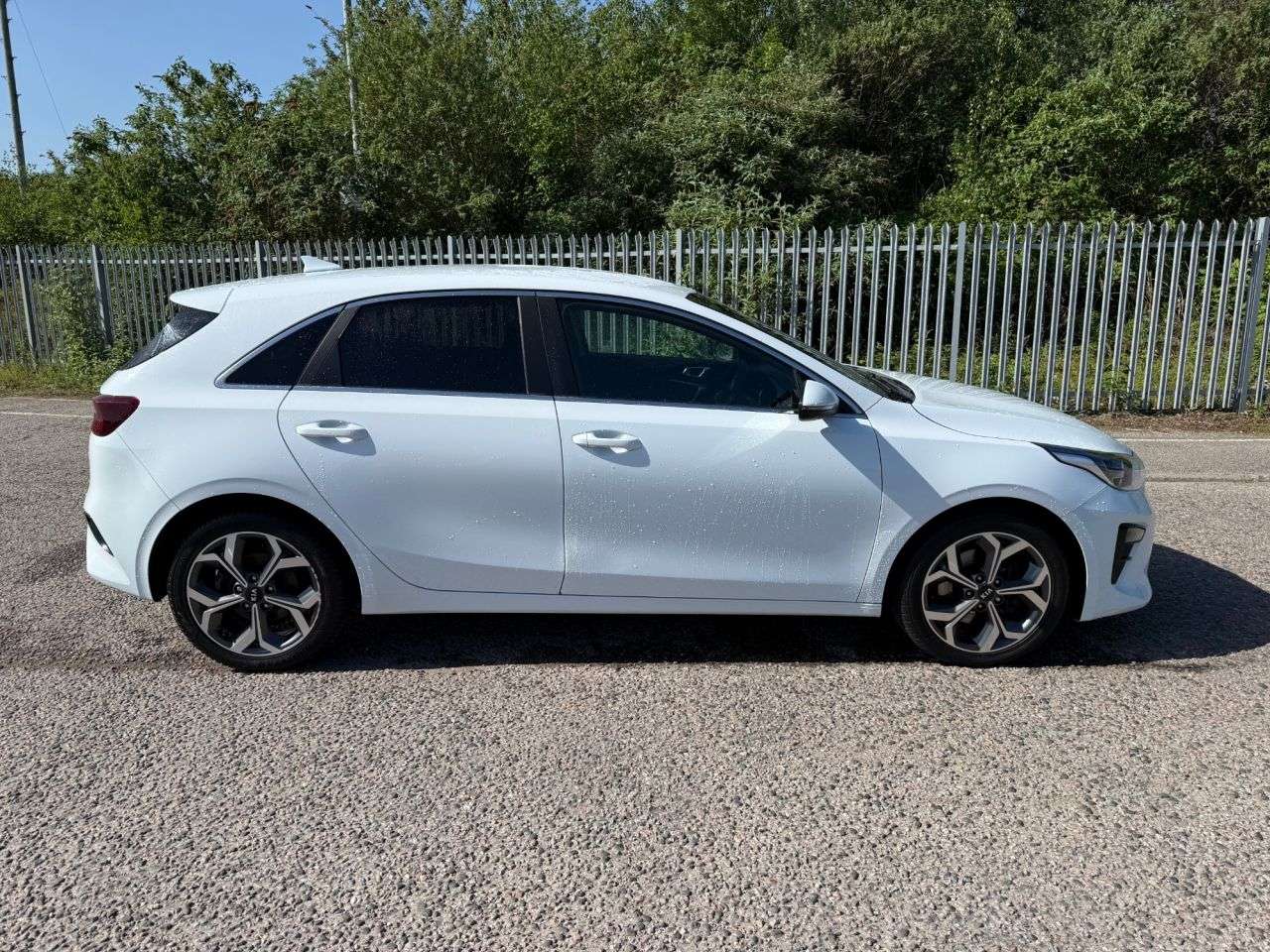 A 2020 KIA CEED 1.4 T-GDi 3 Hatchback 5dr Petrol DCT Euro 6 (s/s) (138 bhp) A 2020 KIA CEED 1.4 T-GDi 3 Hatchback 5dr Petrol DCT Euro 6 (s/s) (138 bhp)