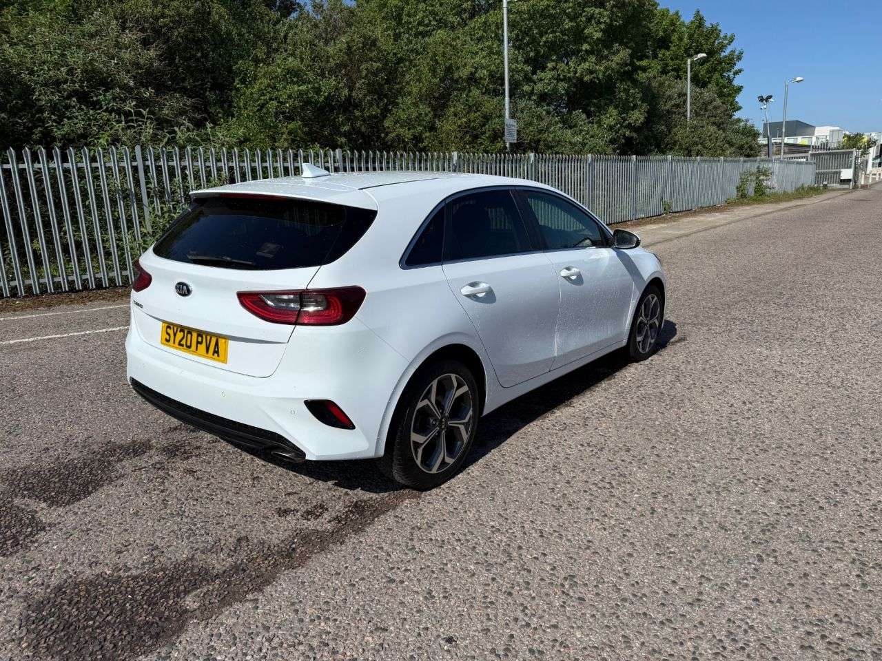 A 2020 KIA CEED 1.4 T-GDi 3 Hatchback 5dr Petrol DCT Euro 6 (s/s) (138 bhp) A 2020 KIA CEED 1.4 T-GDi 3 Hatchback 5dr Petrol DCT Euro 6 (s/s) (138 bhp)