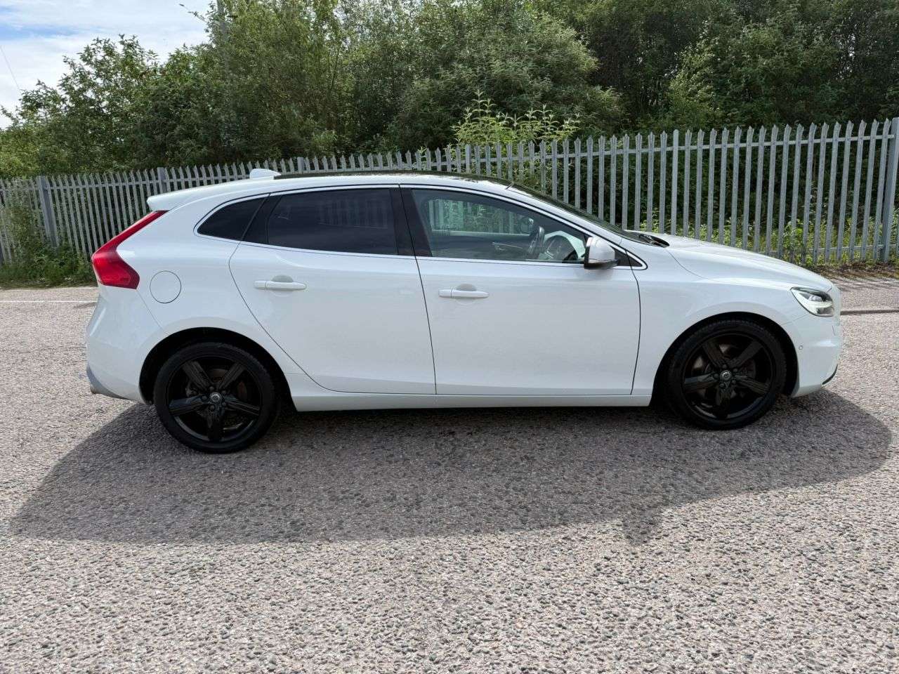 A 2019 VOLVO V40 2.0 D2 R-Design Edition Hatchback 5dr Diesel Auto Euro 6 (s/s) (120 ps) A 2019 VOLVO V40 2.0 D2 R-Design Edition Hatchback 5dr Diesel Auto Euro 6 (s/s) (120 ps)