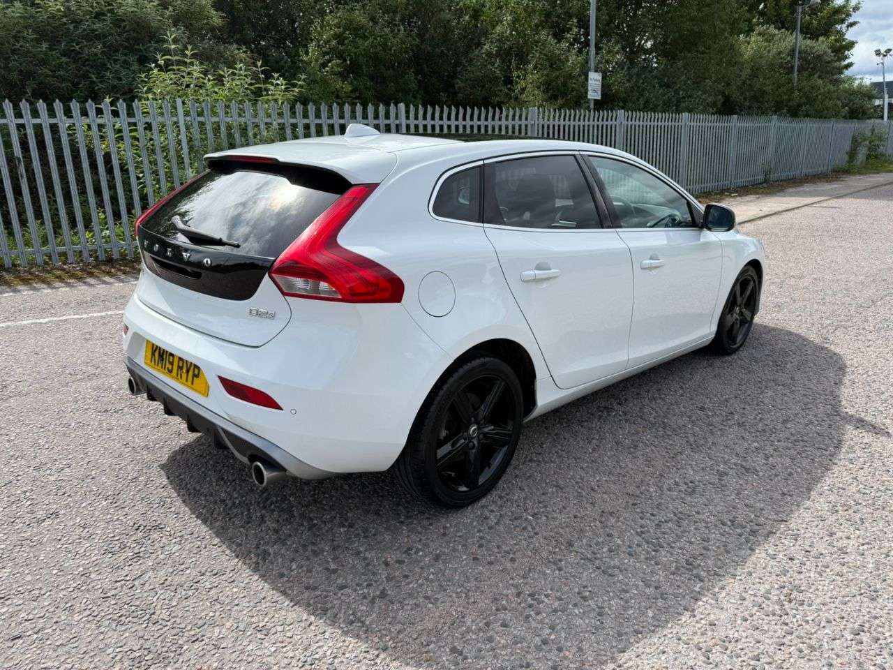 A 2019 VOLVO V40 2.0 D2 R-Design Edition Hatchback 5dr Diesel Auto Euro 6 (s/s) (120 ps) A 2019 VOLVO V40 2.0 D2 R-Design Edition Hatchback 5dr Diesel Auto Euro 6 (s/s) (120 ps)