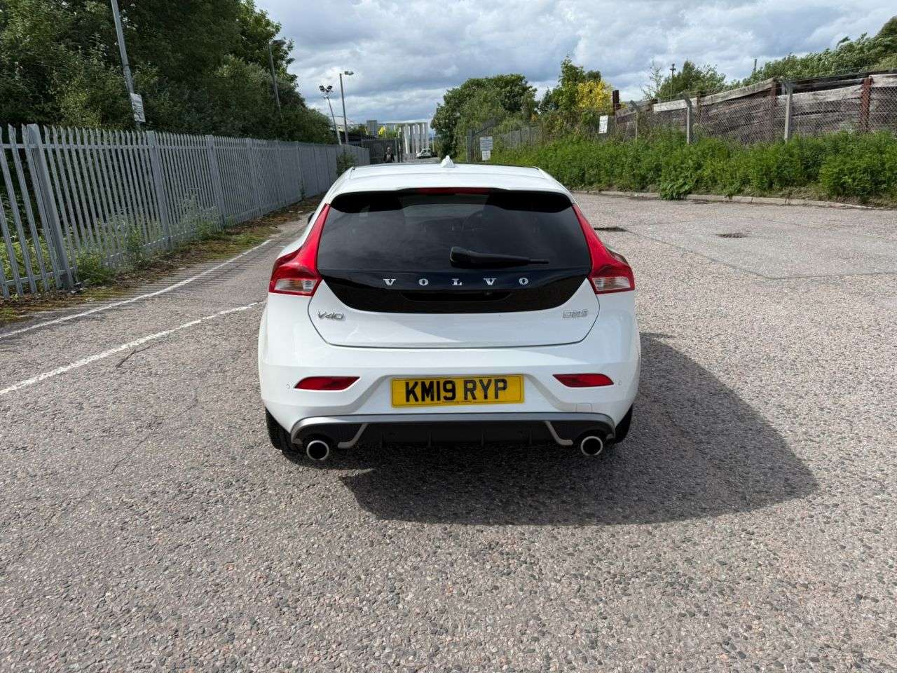 A 2019 VOLVO V40 2.0 D2 R-Design Edition Hatchback 5dr Diesel Auto Euro 6 (s/s) (120 ps) A 2019 VOLVO V40 2.0 D2 R-Design Edition Hatchback 5dr Diesel Auto Euro 6 (s/s) (120 ps)