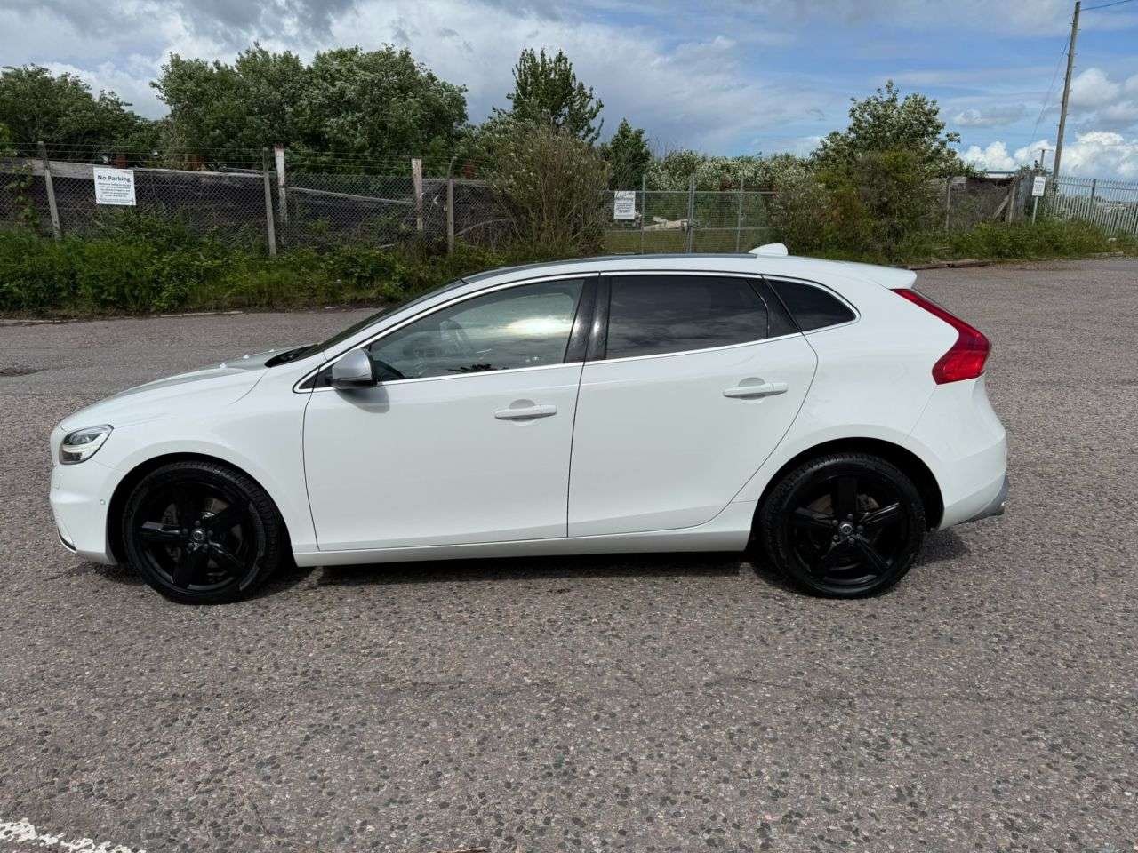 2019 VOLVO V40 2019 VOLVO V40