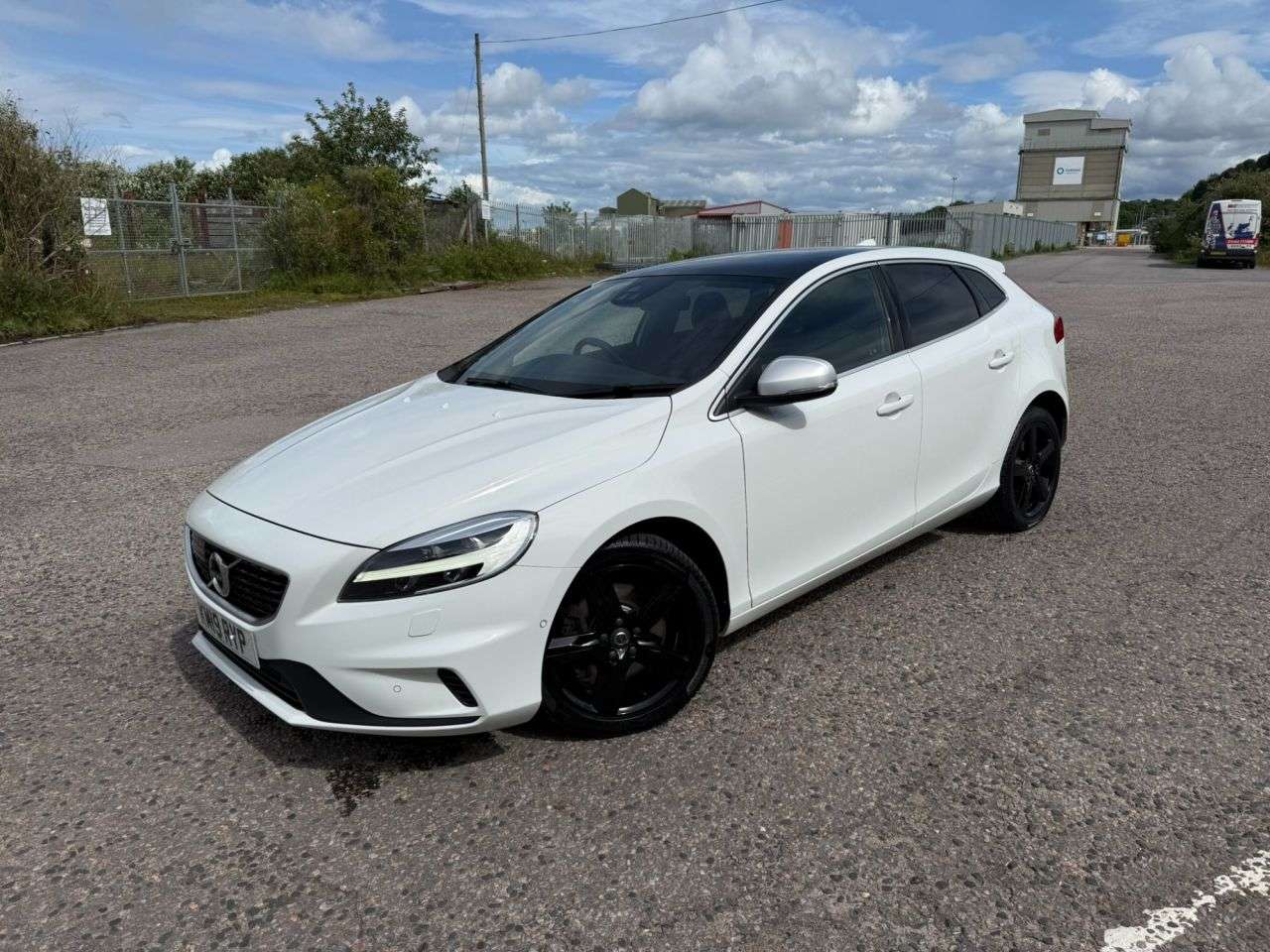 2019 VOLVO V40 2019 VOLVO V40