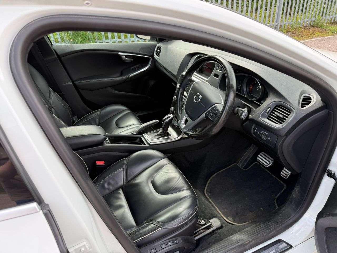 2019 VOLVO V40 2019 VOLVO V40