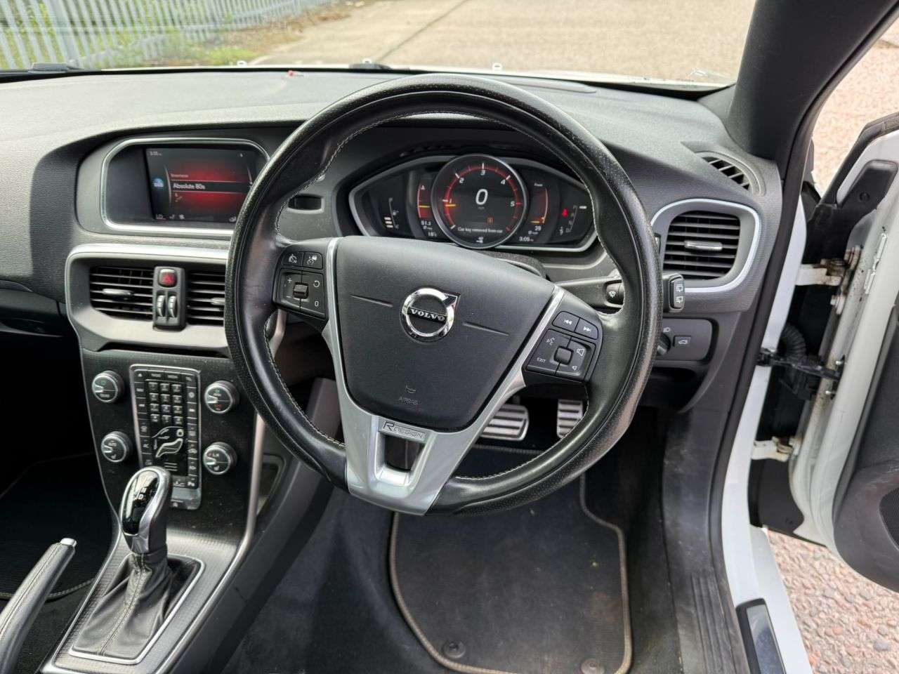 2019 VOLVO V40 2019 VOLVO V40