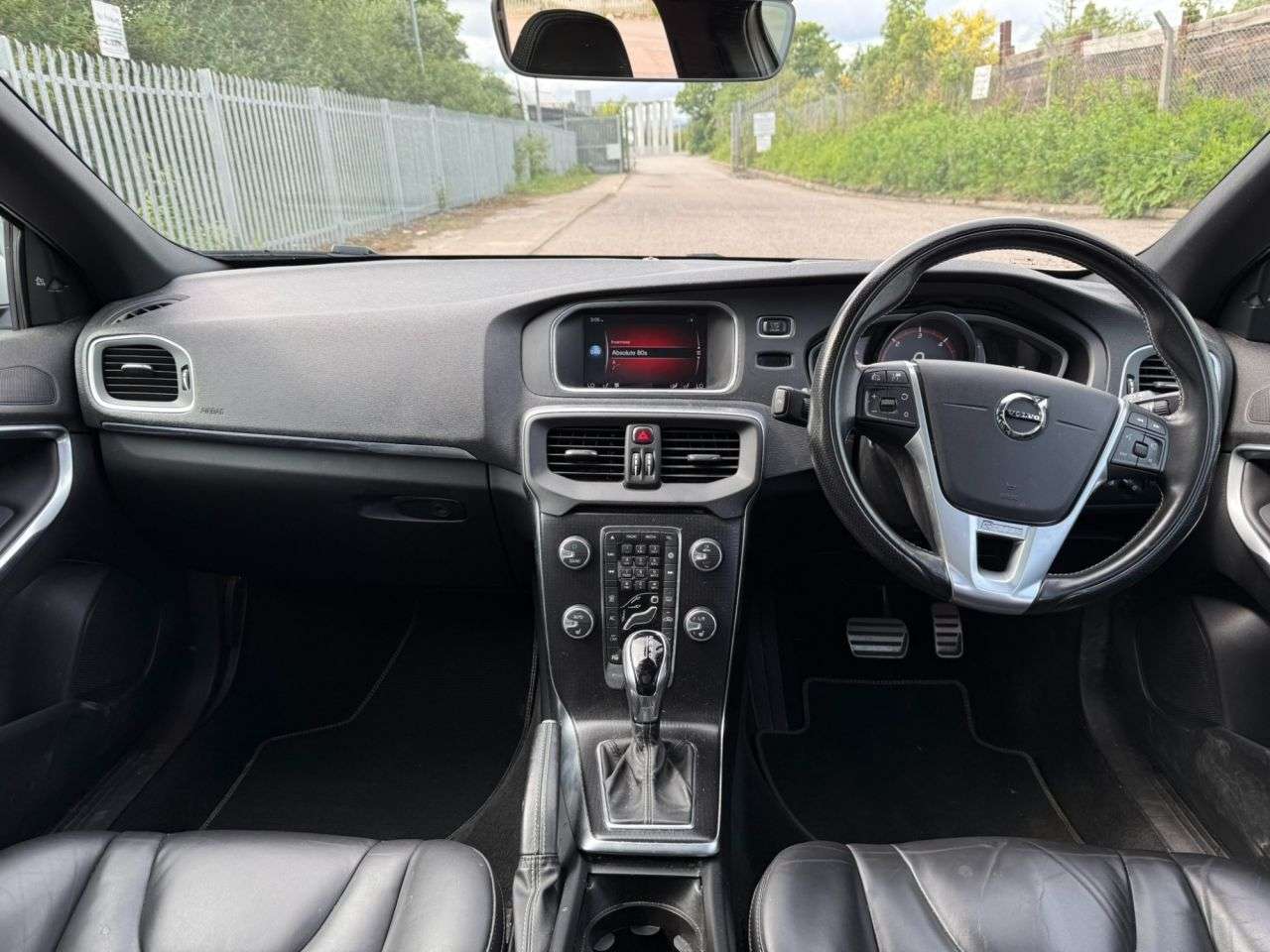2019 VOLVO V40 2019 VOLVO V40
