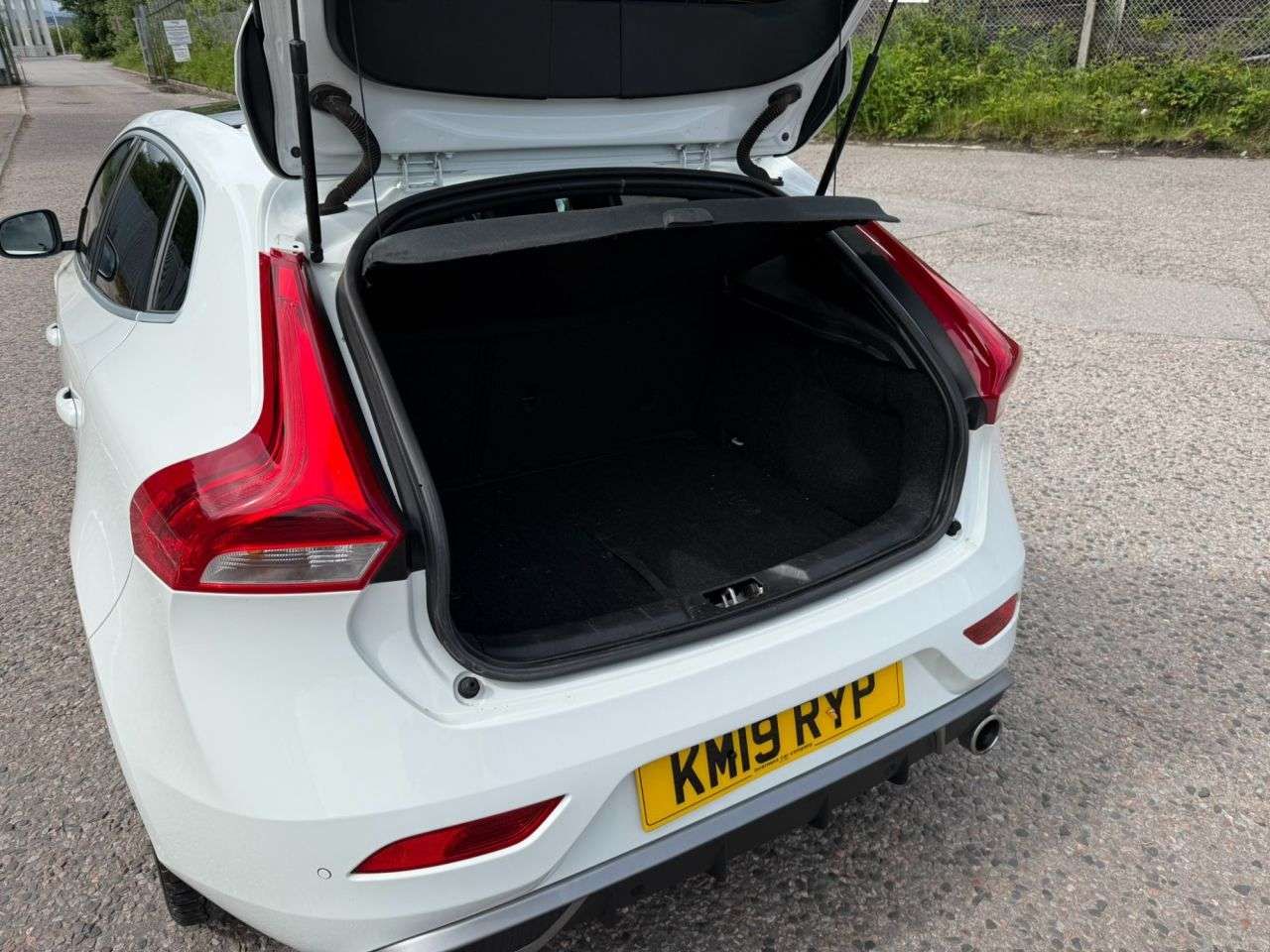 2019 VOLVO V40 2019 VOLVO V40