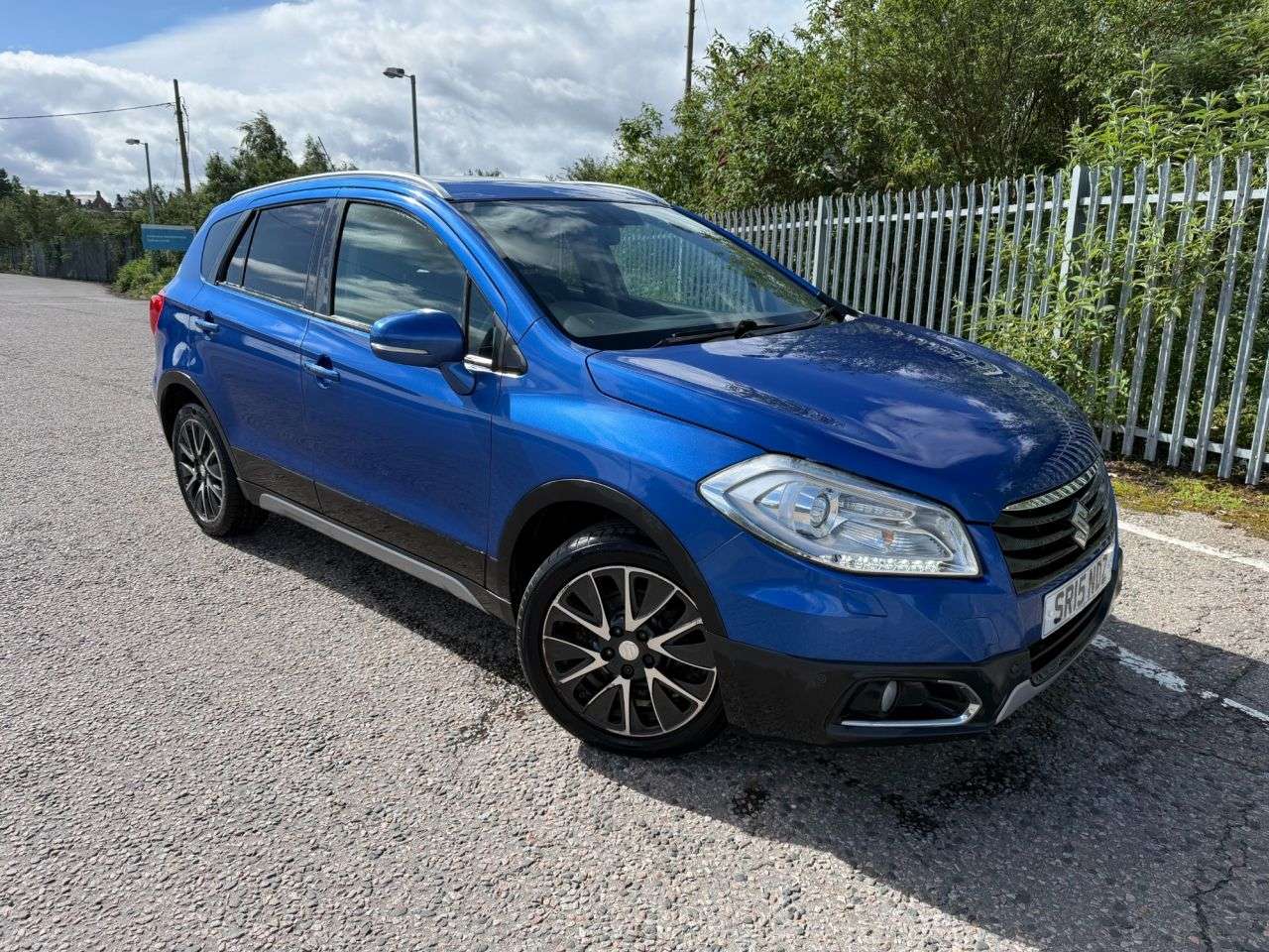 A 2015 SUZUKI SX4 S-CROSS 1.6 SZ5 SUV 5dr Petrol CVT ALLGRIP Euro 6 (120 ps) A 2015 SUZUKI SX4 S-CROSS 1.6 SZ5 SUV 5dr Petrol CVT ALLGRIP Euro 6 (120 ps)