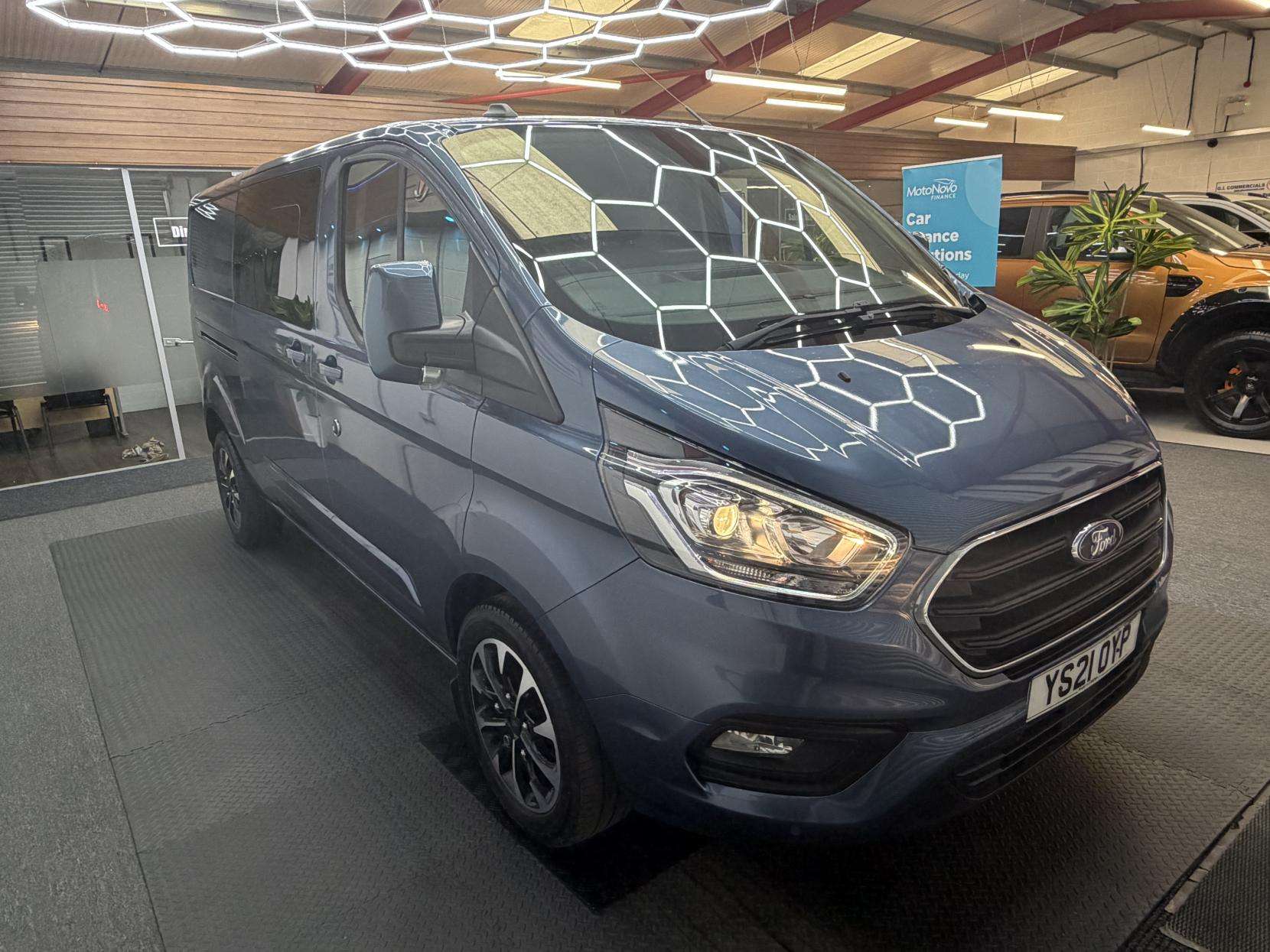 A 2021 FORD TRANSIT CUSTOM 2.0 320 EcoBlue Limited Crew Van Double Cab 5dr Diesel Manual L2 H1 Euro 6 (s/s) (6 Seat) (130 ps) A 2021 FORD TRANSIT CUSTOM 2.0 320 EcoBlue Limited Crew Van Double Cab 5dr Diesel Manual L2 H1 Euro 6 (s/s) (6 Seat) (130 ps)