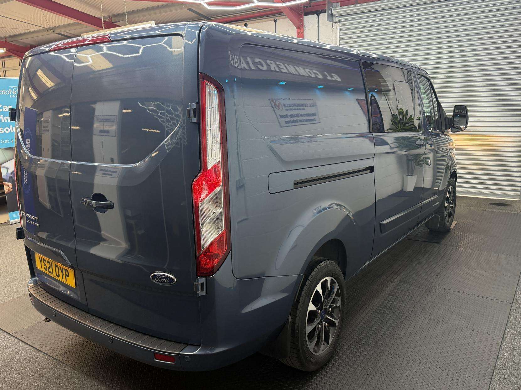 A 2021 FORD TRANSIT CUSTOM 2.0 320 EcoBlue Limited Crew Van Double Cab 5dr Diesel Manual L2 H1 Euro 6 (s/s) (6 Seat) (130 ps) A 2021 FORD TRANSIT CUSTOM 2.0 320 EcoBlue Limited Crew Van Double Cab 5dr Diesel Manual L2 H1 Euro 6 (s/s) (6 Seat) (130 ps)