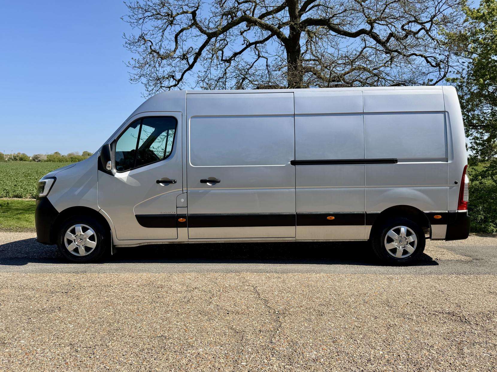 A 2023 RENAULT MASTER 2.3 dCi 35 Business+ Panel Van 4dr Diesel Manual FWD LWB Medium Roof Euro 6 (135 ps) A 2023 RENAULT MASTER 2.3 dCi 35 Business+ Panel Van 4dr Diesel Manual FWD LWB Medium Roof Euro 6 (135 ps)