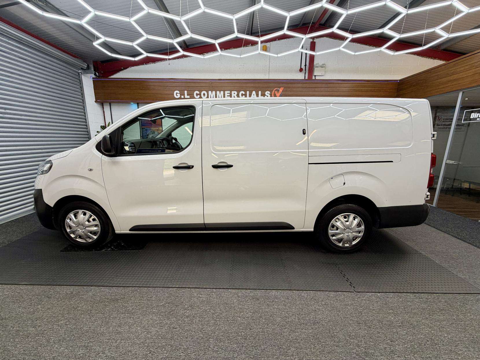 A 2022 VAUXHALL VIVARO 1.5 Turbo D 2900 Dynamic Panel Van 6dr Diesel Manual L2 H1 Euro 6 (s/s) (100 ps) A 2022 VAUXHALL VIVARO 1.5 Turbo D 2900 Dynamic Panel Van 6dr Diesel Manual L2 H1 Euro 6 (s/s) (100 ps)