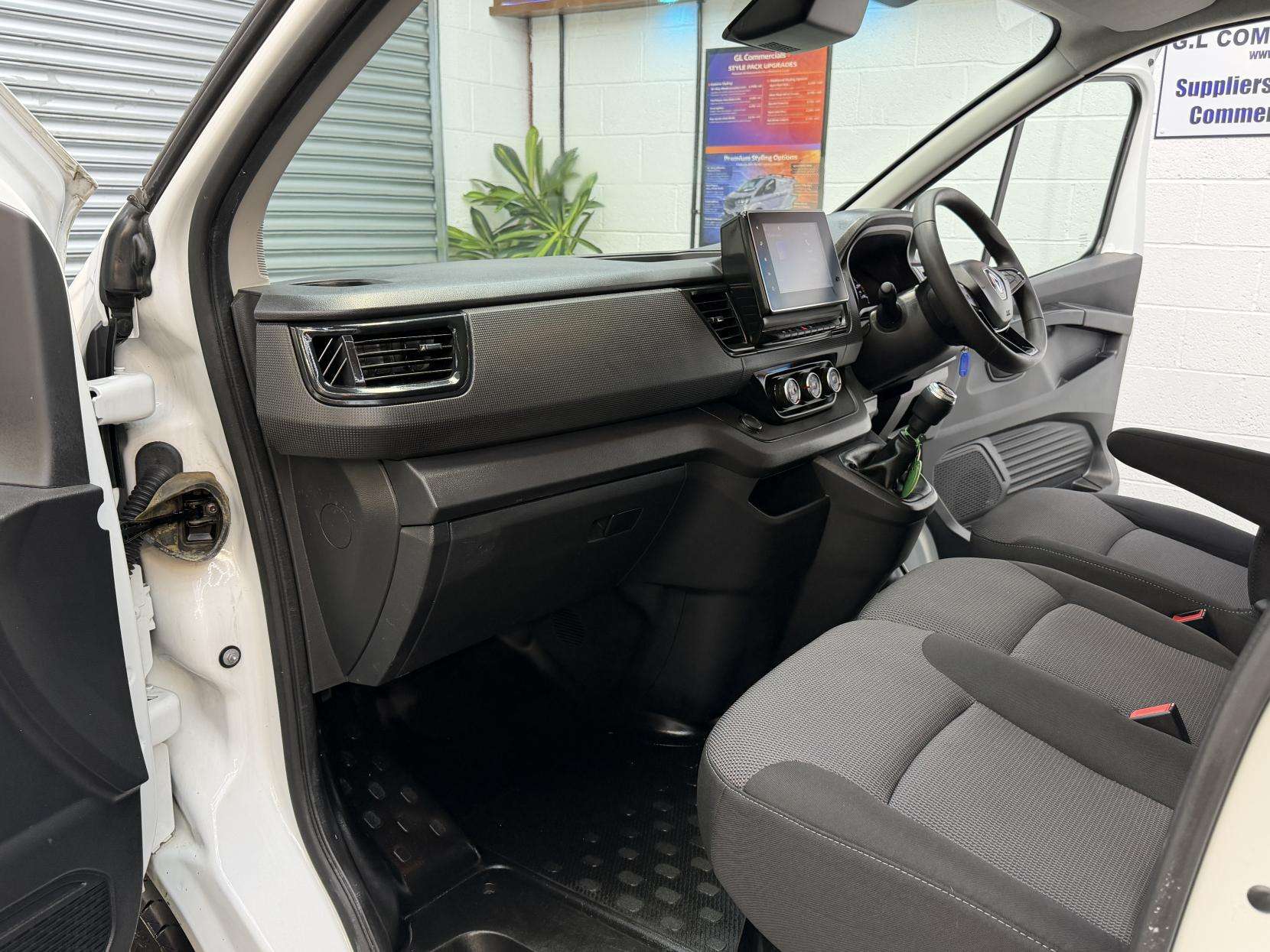 2022 RENAULT TRAFIC 2022 RENAULT TRAFIC