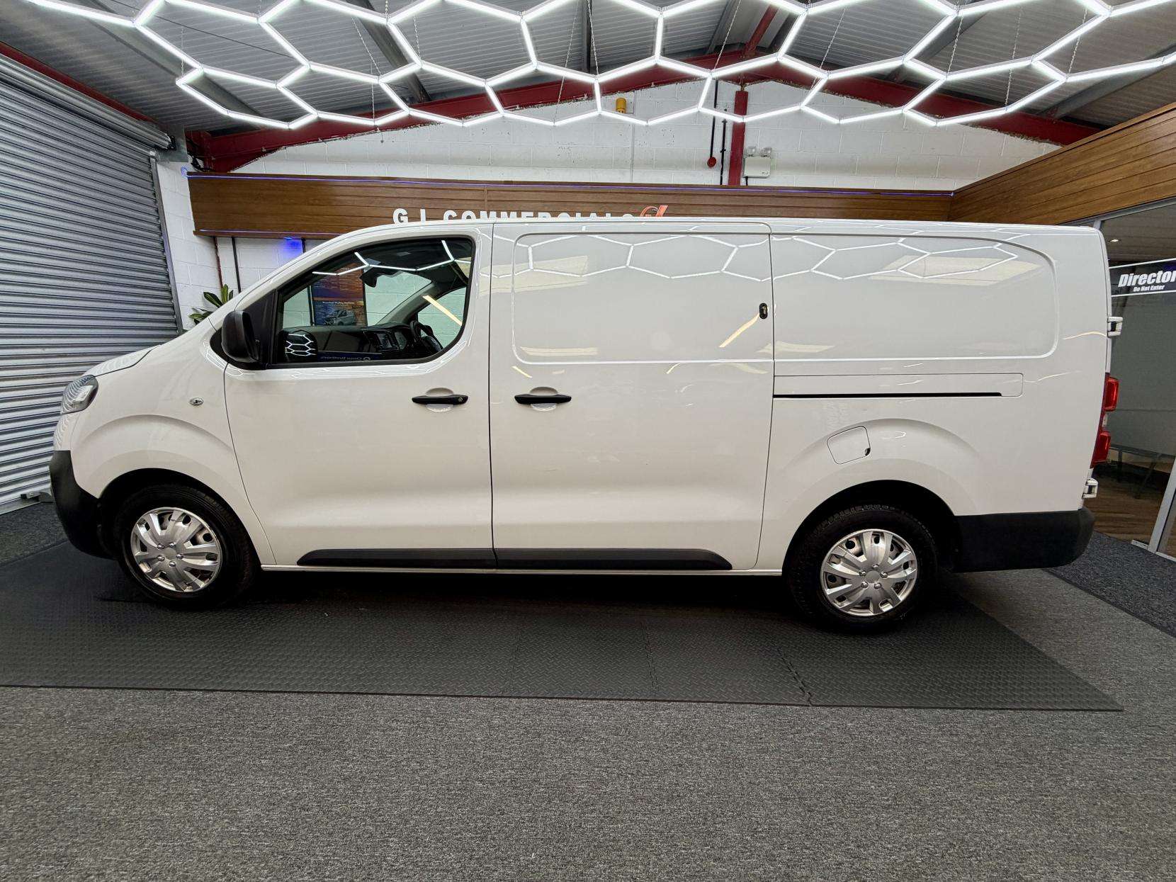 A 2022 VAUXHALL VIVARO 1.5 Turbo D 2900 Dynamic Panel Van 6dr Diesel Manual L2 H1 Euro 6 (s/s) (100 ps) A 2022 VAUXHALL VIVARO 1.5 Turbo D 2900 Dynamic Panel Van 6dr Diesel Manual L2 H1 Euro 6 (s/s) (100 ps)