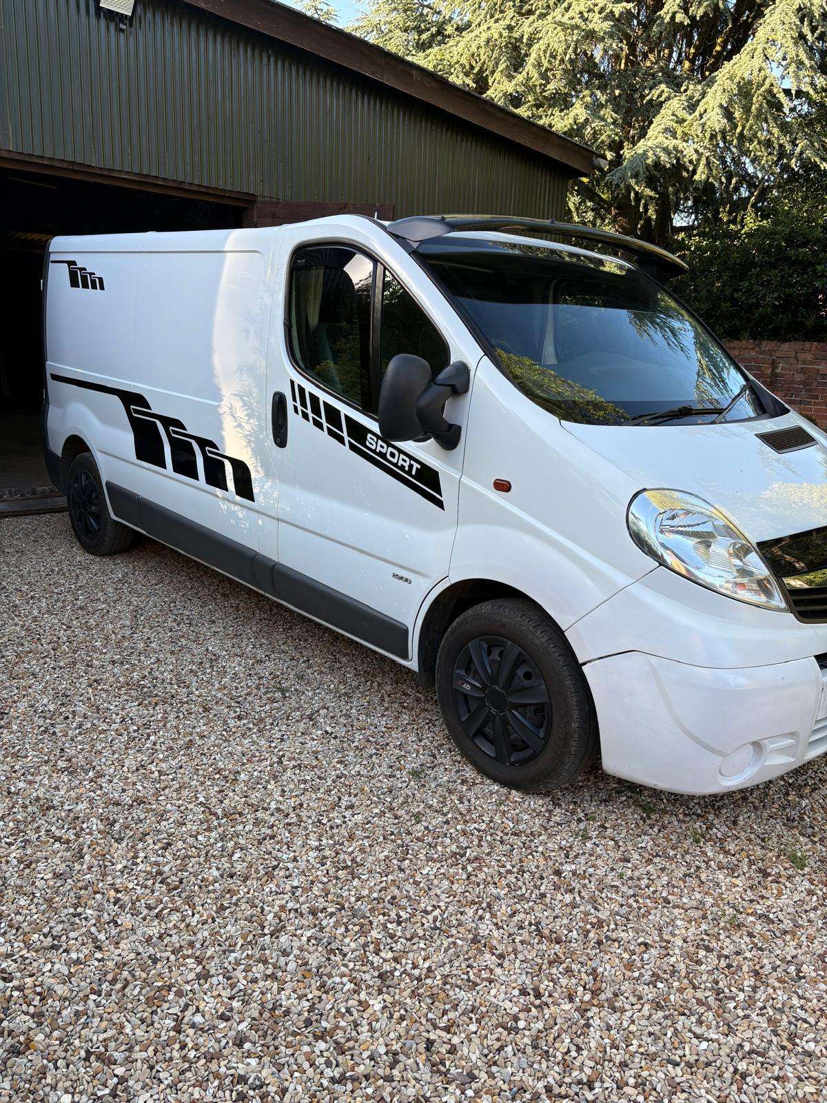 A 2012 VAUXHALL VIVARO 2.0 2900 CDTi Panel Van 4dr Diesel Manual FWD L3 (195 g/km, 113 bhp) A 2012 VAUXHALL VIVARO 2.0 2900 CDTi Panel Van 4dr Diesel Manual FWD L3 (195 g/km, 113 bhp)