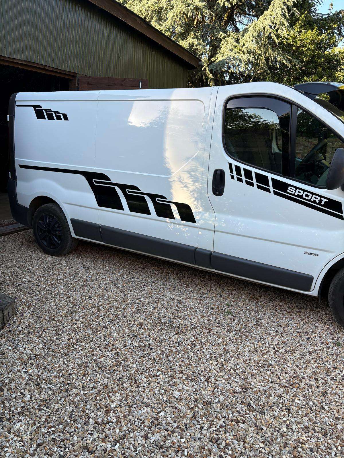 A 2012 VAUXHALL VIVARO 2.0 2900 CDTi Panel Van 4dr Diesel Manual FWD L3 (195 g/km, 113 bhp) A 2012 VAUXHALL VIVARO 2.0 2900 CDTi Panel Van 4dr Diesel Manual FWD L3 (195 g/km, 113 bhp)