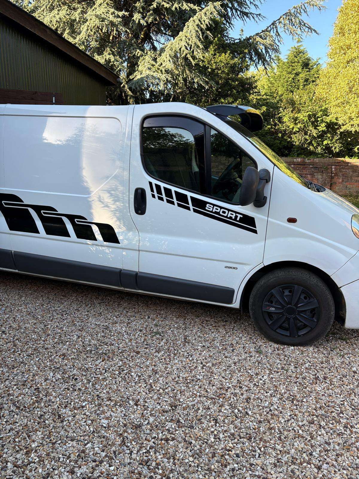 A 2012 VAUXHALL VIVARO 2.0 2900 CDTi Panel Van 4dr Diesel Manual FWD L3 (195 g/km, 113 bhp) A 2012 VAUXHALL VIVARO 2.0 2900 CDTi Panel Van 4dr Diesel Manual FWD L3 (195 g/km, 113 bhp)