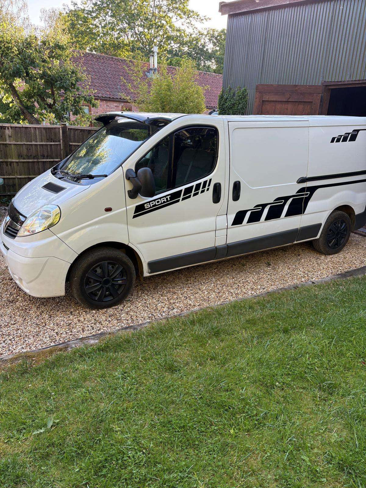 A 2012 VAUXHALL VIVARO 2.0 2900 CDTi Panel Van 4dr Diesel Manual FWD L3 (195 g/km, 113 bhp) A 2012 VAUXHALL VIVARO 2.0 2900 CDTi Panel Van 4dr Diesel Manual FWD L3 (195 g/km, 113 bhp)