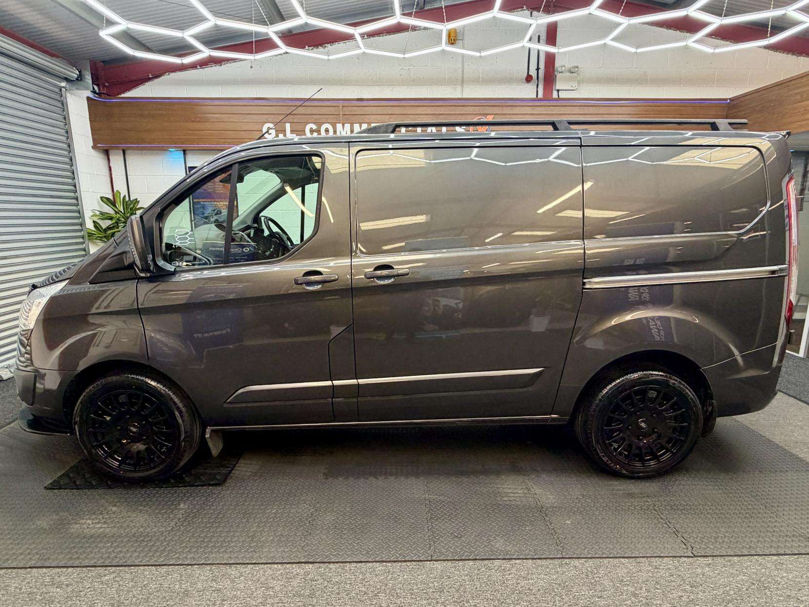 A 2017 FORD TRANSIT CUSTOM 2.0 TDCi 290 Limited L1* PREMIUM STYLING KIT * A 2017 FORD TRANSIT CUSTOM 2.0 TDCi 290 Limited L1* PREMIUM STYLING KIT *