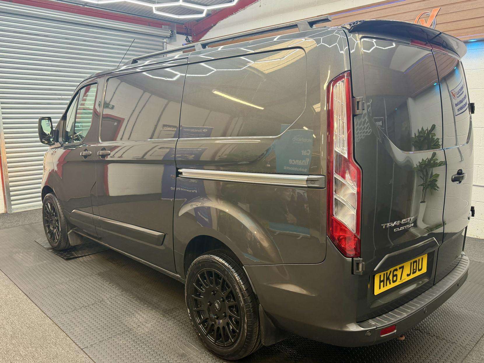 A 2017 FORD TRANSIT CUSTOM 2.0 TDCi 290 Limited L1* PREMIUM STYLING KIT * A 2017 FORD TRANSIT CUSTOM 2.0 TDCi 290 Limited L1* PREMIUM STYLING KIT *