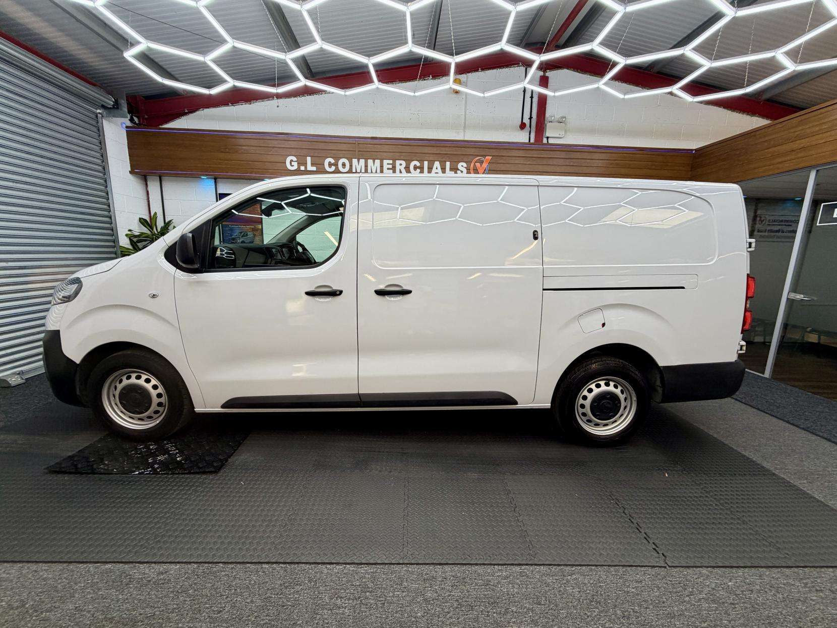 A 2022 VAUXHALL VIVARO 1.5 Turbo D 2900 Dynamic Panel Van 6dr Diesel Manual L2 H1 Euro 6 (s/s) (100 ps) A 2022 VAUXHALL VIVARO 1.5 Turbo D 2900 Dynamic Panel Van 6dr Diesel Manual L2 H1 Euro 6 (s/s) (100 ps)