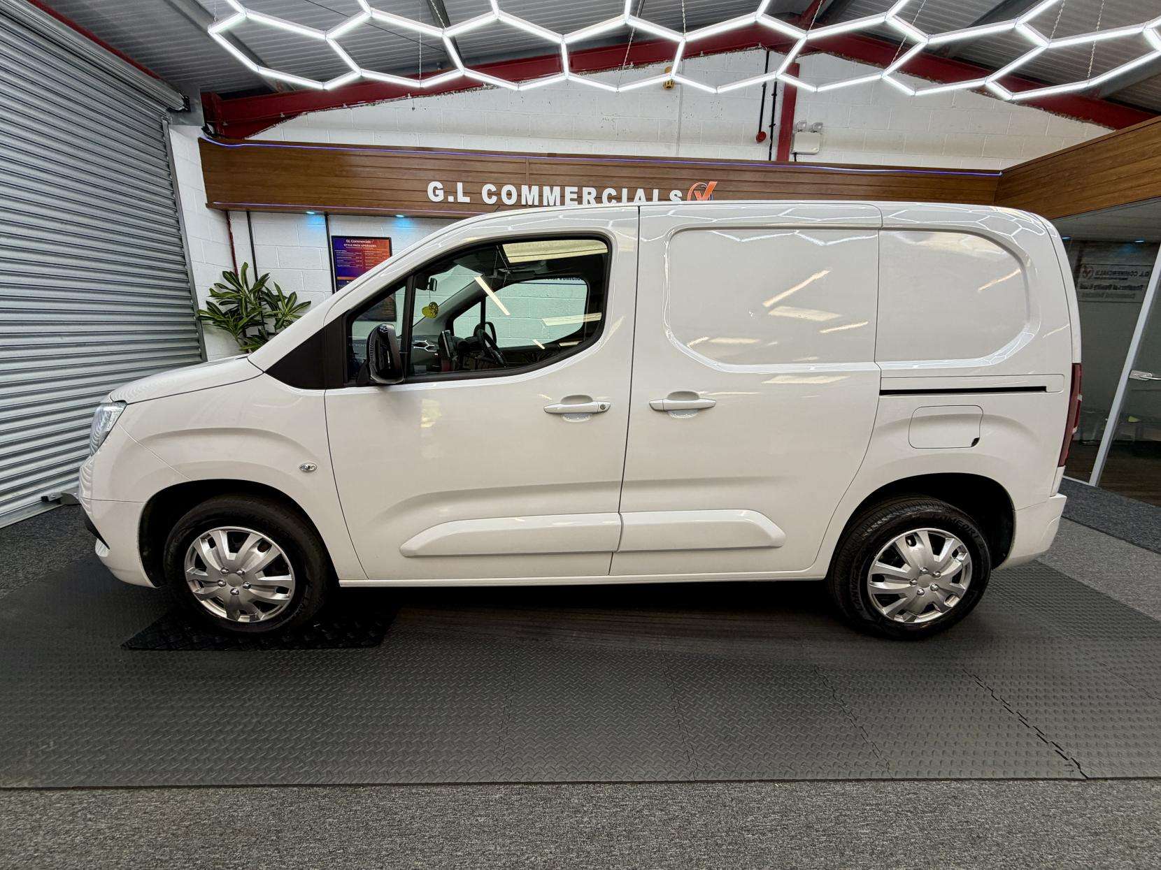 A 2023 VAUXHALL COMBO 1.5 Turbo D 2300 Pro Panel Van 5dr Diesel Manual L1 H1 Euro 6 (s/s) (100 ps) A 2023 VAUXHALL COMBO 1.5 Turbo D 2300 Pro Panel Van 5dr Diesel Manual L1 H1 Euro 6 (s/s) (100 ps)
