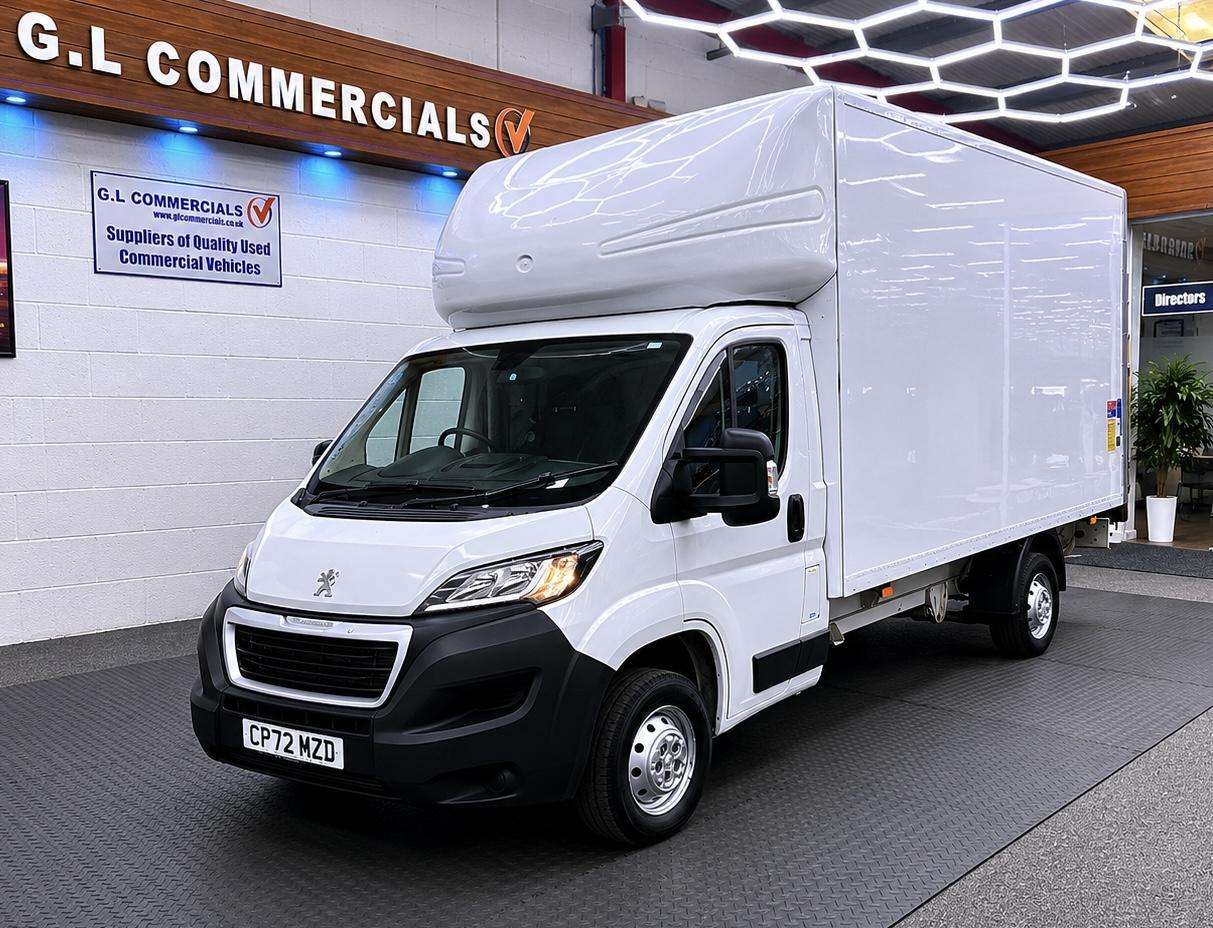 A 2023 PEUGEOT BOXER 2.2 BlueHDi 335 Built for Business Luton 3dr Diesel Manual L4 Euro 6 (s/s) (140 ps) A 2023 PEUGEOT BOXER 2.2 BlueHDi 335 Built for Business Luton 3dr Diesel Manual L4 Euro 6 (s/s) (140 ps)
