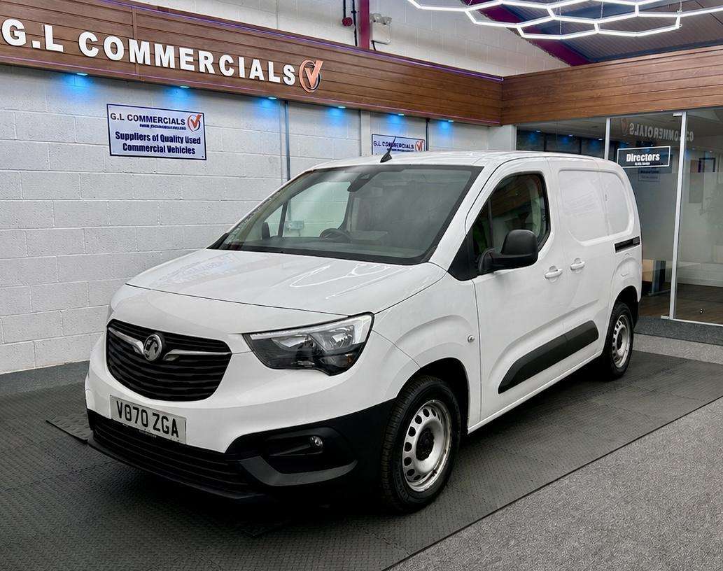 A 2021 VAUXHALL COMBO 1.5 Turbo D 2300 Edition Panel Van 4dr Diesel Auto L1 H1 Euro 6 (s/s) (130 ps) A 2021 VAUXHALL COMBO 1.5 Turbo D 2300 Edition Panel Van 4dr Diesel Auto L1 H1 Euro 6 (s/s) (130 ps)