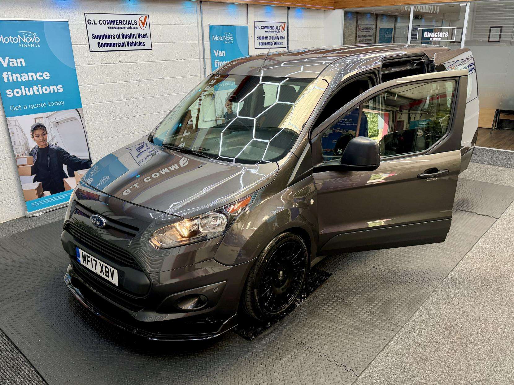 A 2017 FORD TRANSIT CONNECT 1.5 TDCi 230 Trend Combi Van 6dr Diesel Powershift L2 H1 (133 g/km, 118 bhp) A 2017 FORD TRANSIT CONNECT 1.5 TDCi 230 Trend Combi Van 6dr Diesel Powershift L2 H1 (133 g/km, 118 bhp)