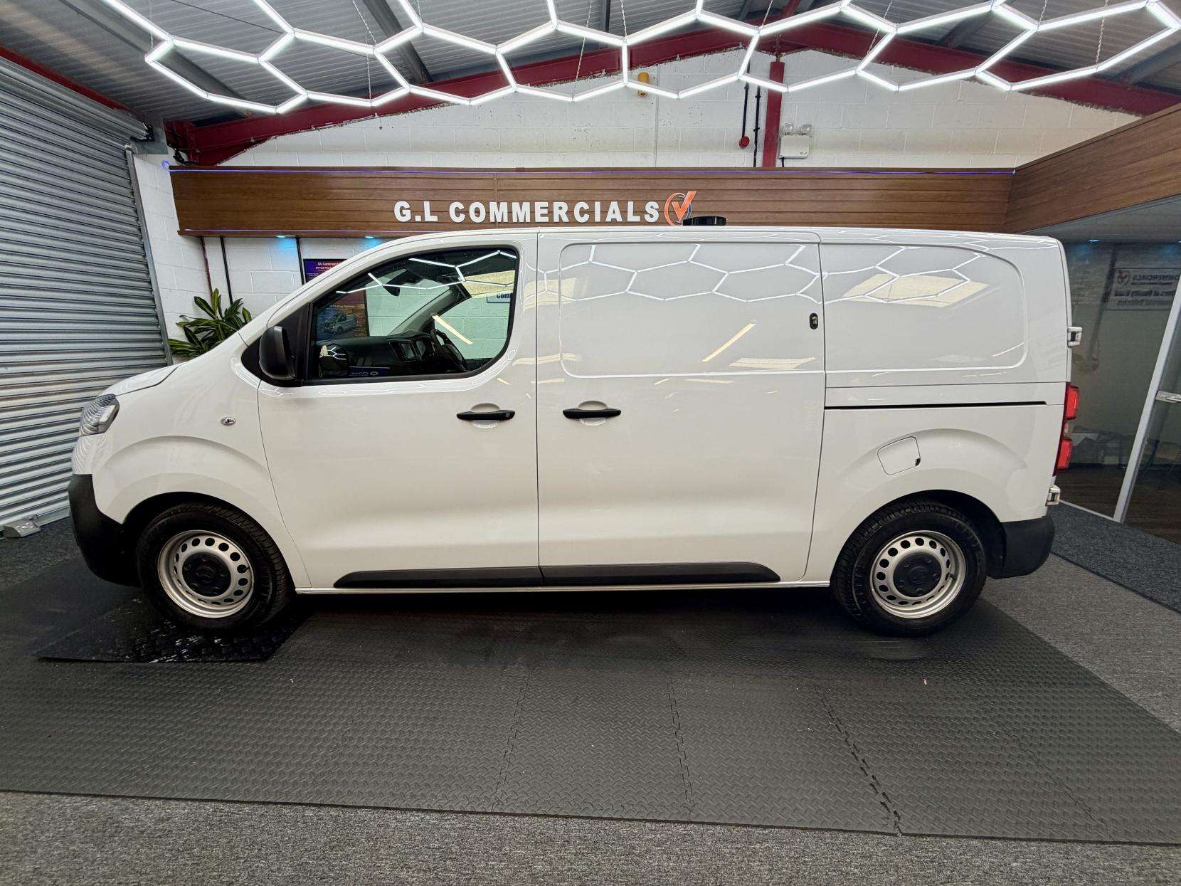 A 2022 VAUXHALL VIVARO 1.5 Turbo D 2900 Dynamic Panel Van 6dr Diesel Manual L1 H1 Euro 6 (s/s) (100 ps) A 2022 VAUXHALL VIVARO 1.5 Turbo D 2900 Dynamic Panel Van 6dr Diesel Manual L1 H1 Euro 6 (s/s) (100 ps)