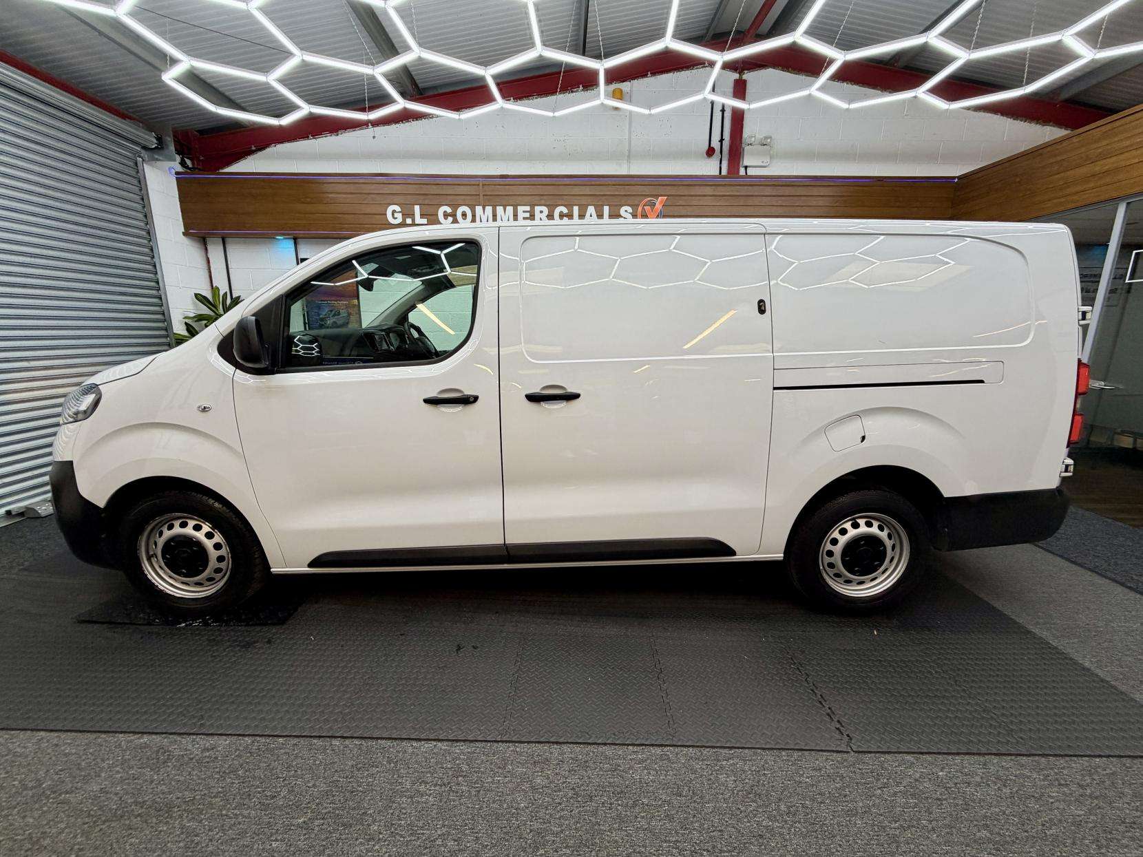 A 2022 VAUXHALL VIVARO 1.5 Turbo D 2900 Dynamic Panel Van 6dr Diesel Manual L2 H1 Euro 6 (s/s) (100 ps) A 2022 VAUXHALL VIVARO 1.5 Turbo D 2900 Dynamic Panel Van 6dr Diesel Manual L2 H1 Euro 6 (s/s) (100 ps)