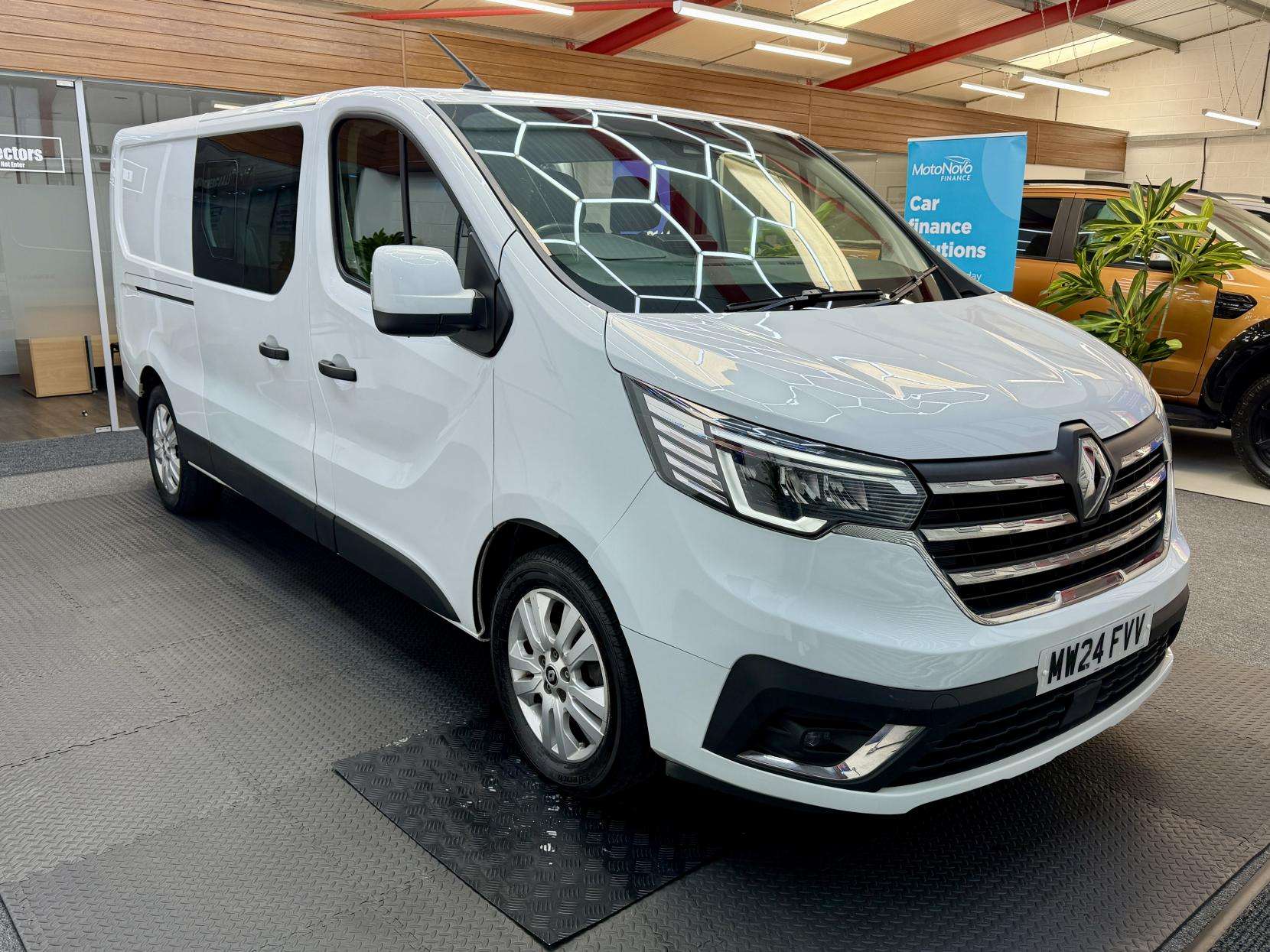 2024 RENAULT TRAFIC 2024 RENAULT TRAFIC