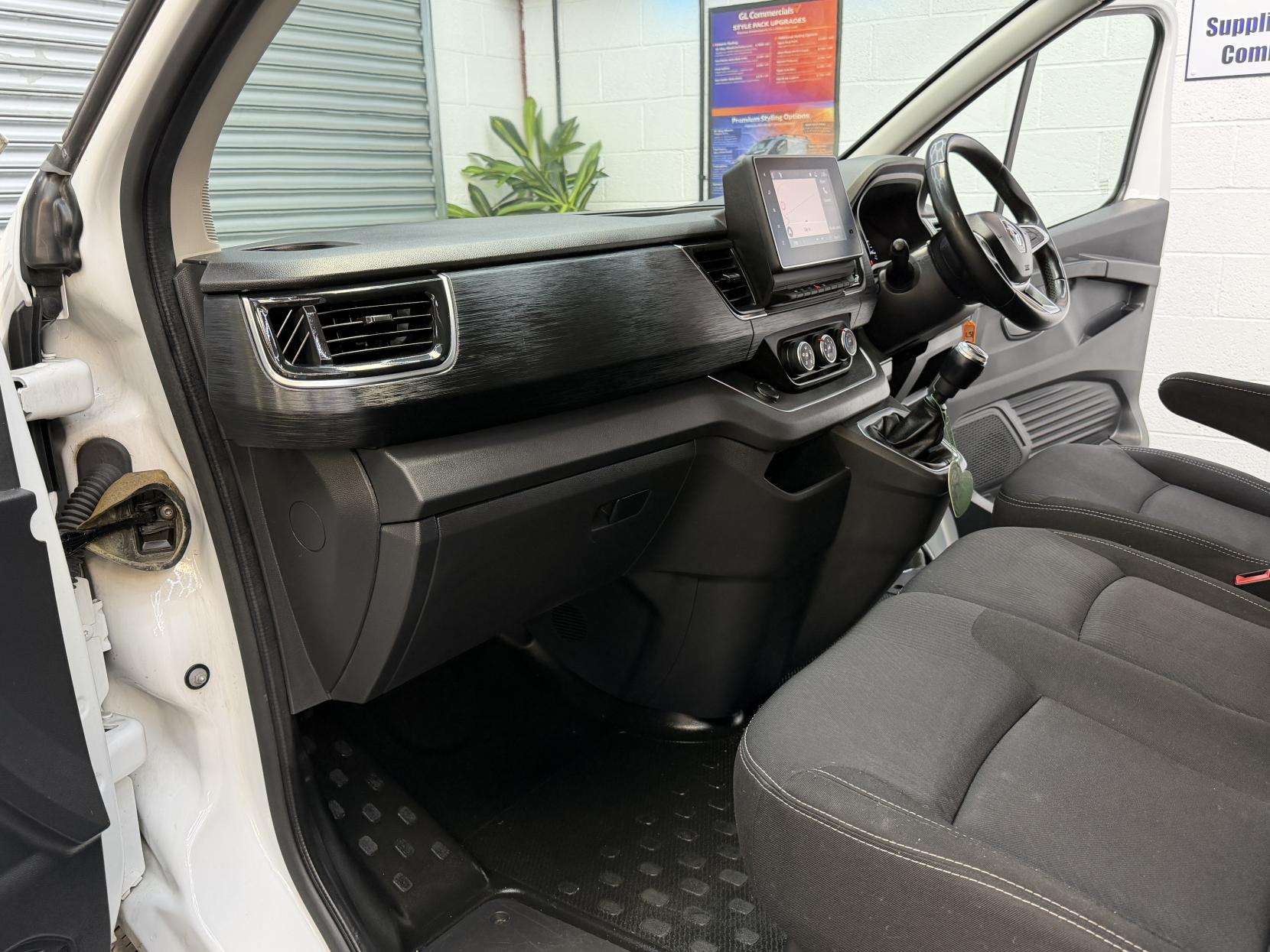 2024 RENAULT TRAFIC 2024 RENAULT TRAFIC
