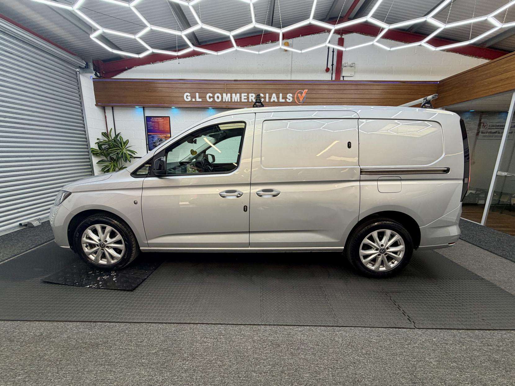 A 2021 VOLKSWAGEN CADDY MAXI 2.0 TDI C20 Commerce Pro Panel Van 6dr Diesel Manual LWB Euro 6 (s/s) (102 ps) A 2021 VOLKSWAGEN CADDY MAXI 2.0 TDI C20 Commerce Pro Panel Van 6dr Diesel Manual LWB Euro 6 (s/s) (102 ps)