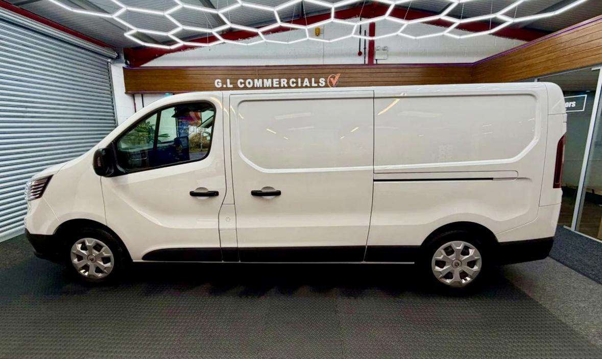 A 2023 RENAULT TRAFIC 2.0 dCi Blue LL30 Advance Panel Van 5dr Diesel Manual L2 H1 Euro 6 (s/s) (130 ps) A 2023 RENAULT TRAFIC 2.0 dCi Blue LL30 Advance Panel Van 5dr Diesel Manual L2 H1 Euro 6 (s/s) (130 ps)