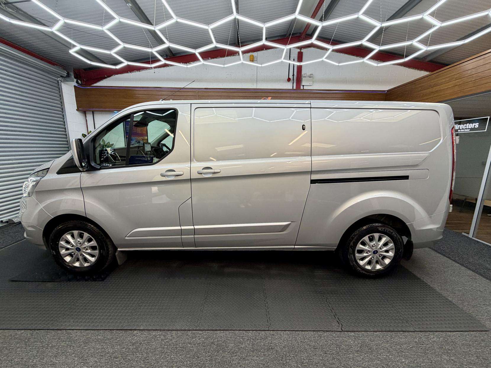A 2022 FORD TRANSIT CUSTOM 2.0 300 EcoBlue Limited Panel Van 5dr Diesel Manual L2 H1 Euro 6 (s/s) (130 ps) A 2022 FORD TRANSIT CUSTOM 2.0 300 EcoBlue Limited Panel Van 5dr Diesel Manual L2 H1 Euro 6 (s/s) (130 ps)