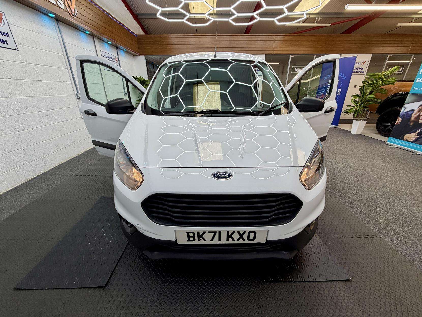 A 2021 FORD TRANSIT COURIER 1.5 TDCi Trend Panel Van 5dr Diesel Manual L1 Euro 6 (75 ps) A 2021 FORD TRANSIT COURIER 1.5 TDCi Trend Panel Van 5dr Diesel Manual L1 Euro 6 (75 ps)