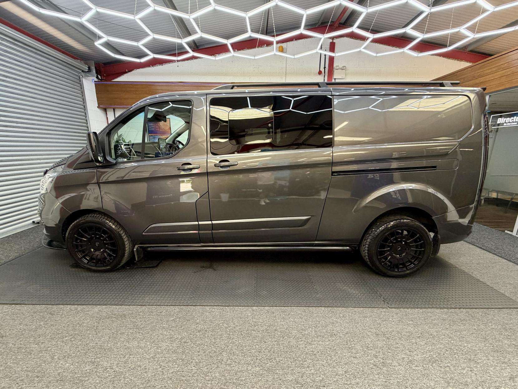 A 2022 FORD TRANSIT CUSTOM 2.0 300 EcoBlue Limited Crew Van Double Cab 5dr Diesel Auto L2 H1 Euro 6 (130 ps) A 2022 FORD TRANSIT CUSTOM 2.0 300 EcoBlue Limited Crew Van Double Cab 5dr Diesel Auto L2 H1 Euro 6 (130 ps)