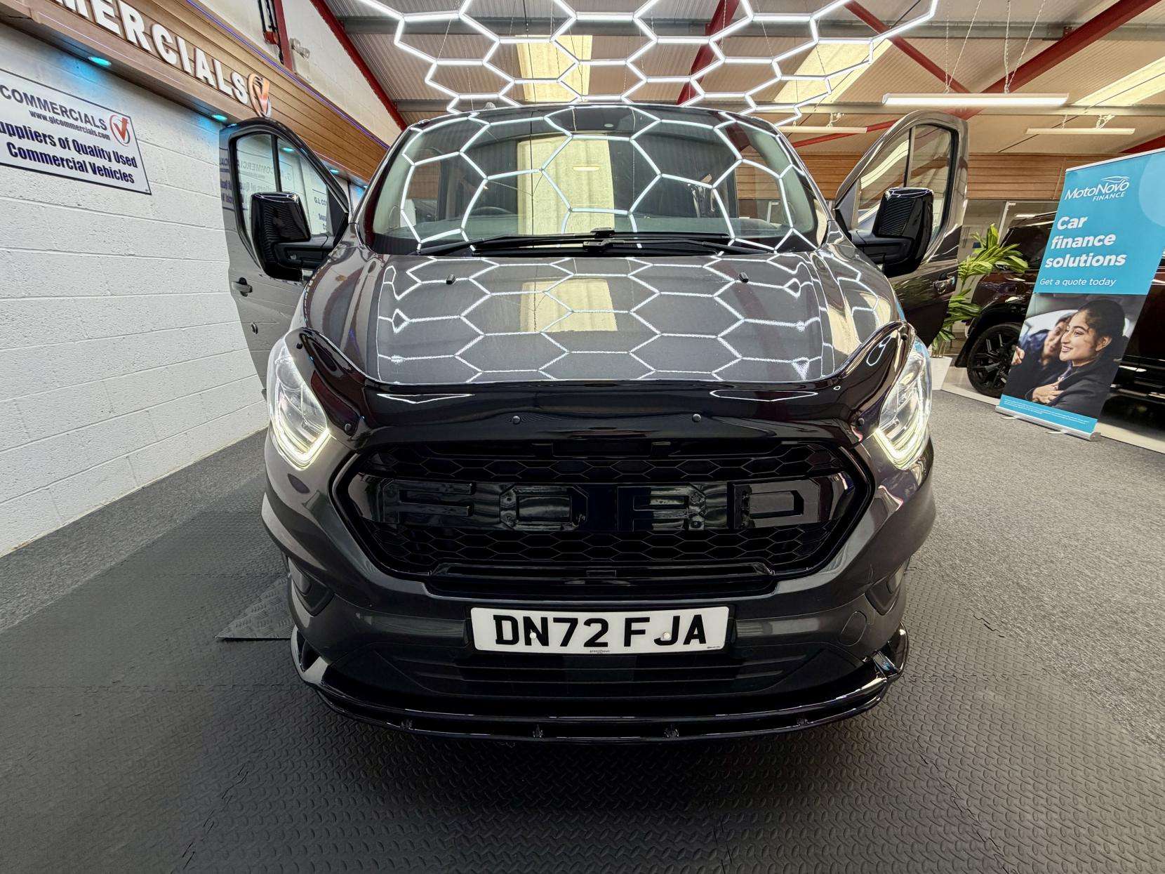 A 2022 FORD TRANSIT CUSTOM 2.0 300 EcoBlue Limited Crew Van Double Cab 5dr Diesel Auto L2 H1 Euro 6 (130 ps) A 2022 FORD TRANSIT CUSTOM 2.0 300 EcoBlue Limited Crew Van Double Cab 5dr Diesel Auto L2 H1 Euro 6 (130 ps)