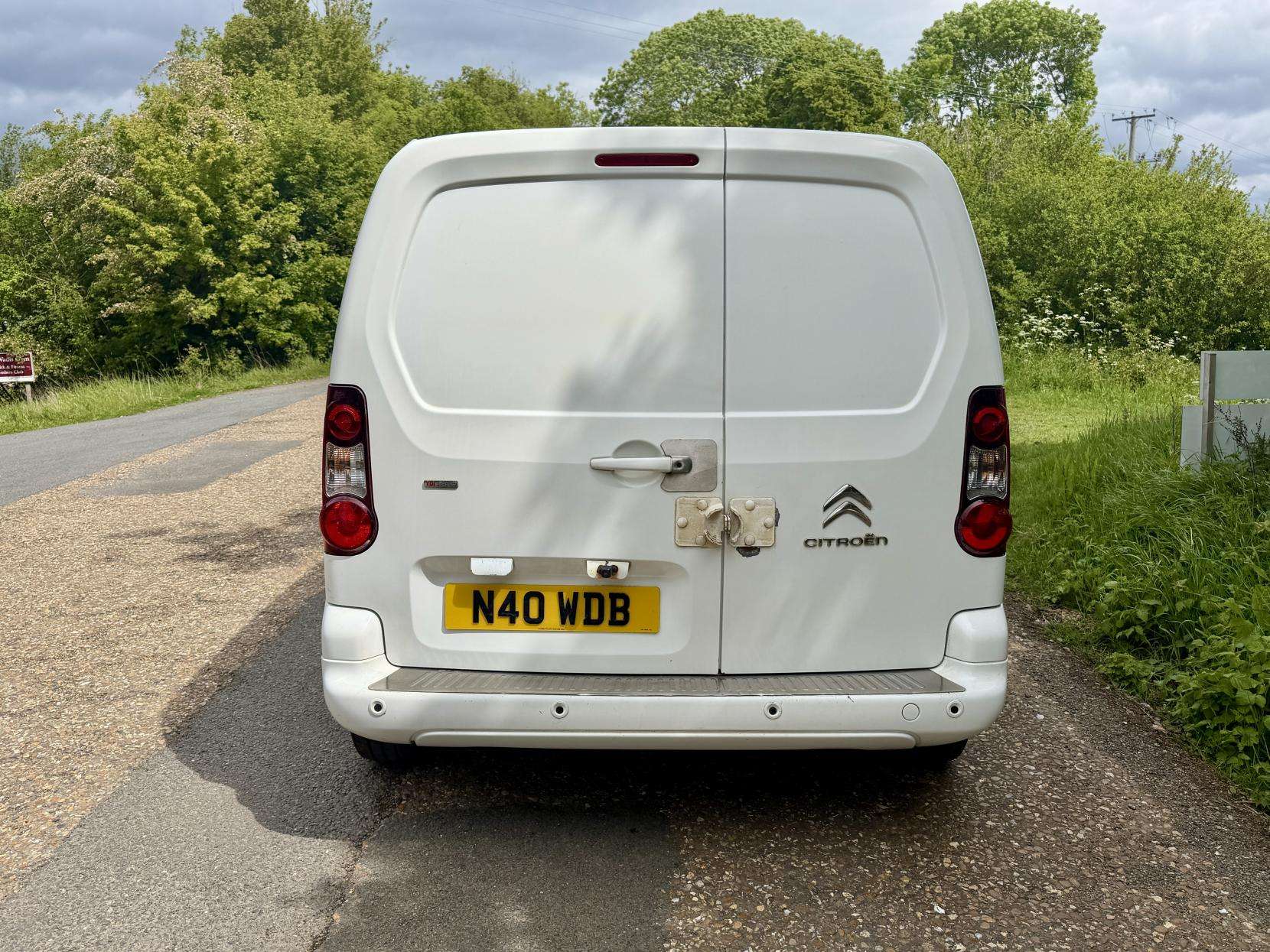 A 2014 CITROEN BERLINGO 1.6 HDi 625 Enterprise Panel Van 5dr Diesel Manual L1 (Euro 5) (133 g/km, 75 bhp) A 2014 CITROEN BERLINGO 1.6 HDi 625 Enterprise Panel Van 5dr Diesel Manual L1 (Euro 5) (133 g/km, 75 bhp)
