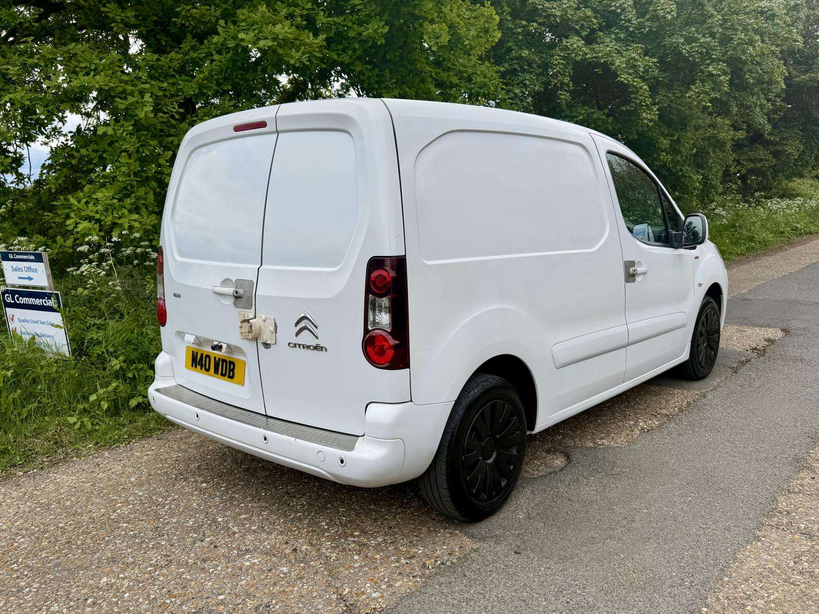 A 2014 CITROEN BERLINGO 1.6 HDi 625 Enterprise Panel Van 5dr Diesel Manual L1 (Euro 5) (133 g/km, 75 bhp) A 2014 CITROEN BERLINGO 1.6 HDi 625 Enterprise Panel Van 5dr Diesel Manual L1 (Euro 5) (133 g/km, 75 bhp)
