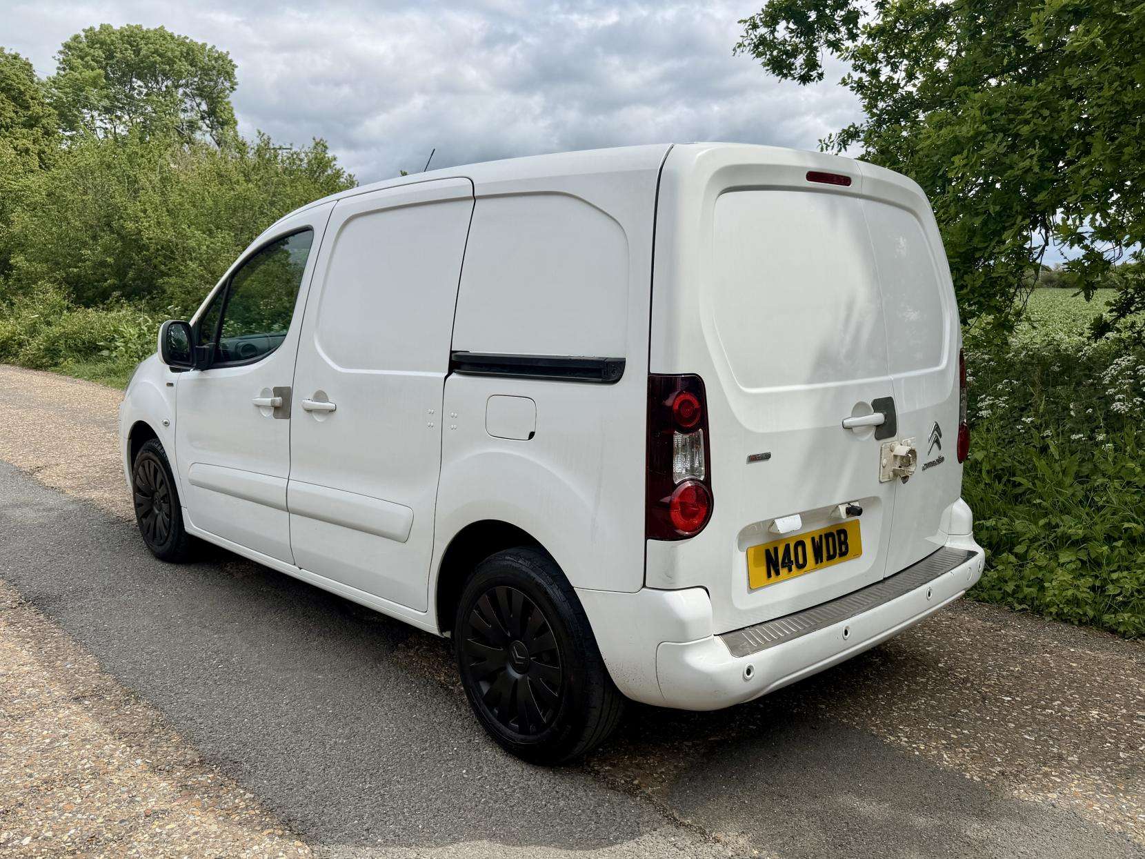A 2014 CITROEN BERLINGO 1.6 HDi 625 Enterprise Panel Van 5dr Diesel Manual L1 (Euro 5) (133 g/km, 75 bhp) A 2014 CITROEN BERLINGO 1.6 HDi 625 Enterprise Panel Van 5dr Diesel Manual L1 (Euro 5) (133 g/km, 75 bhp)