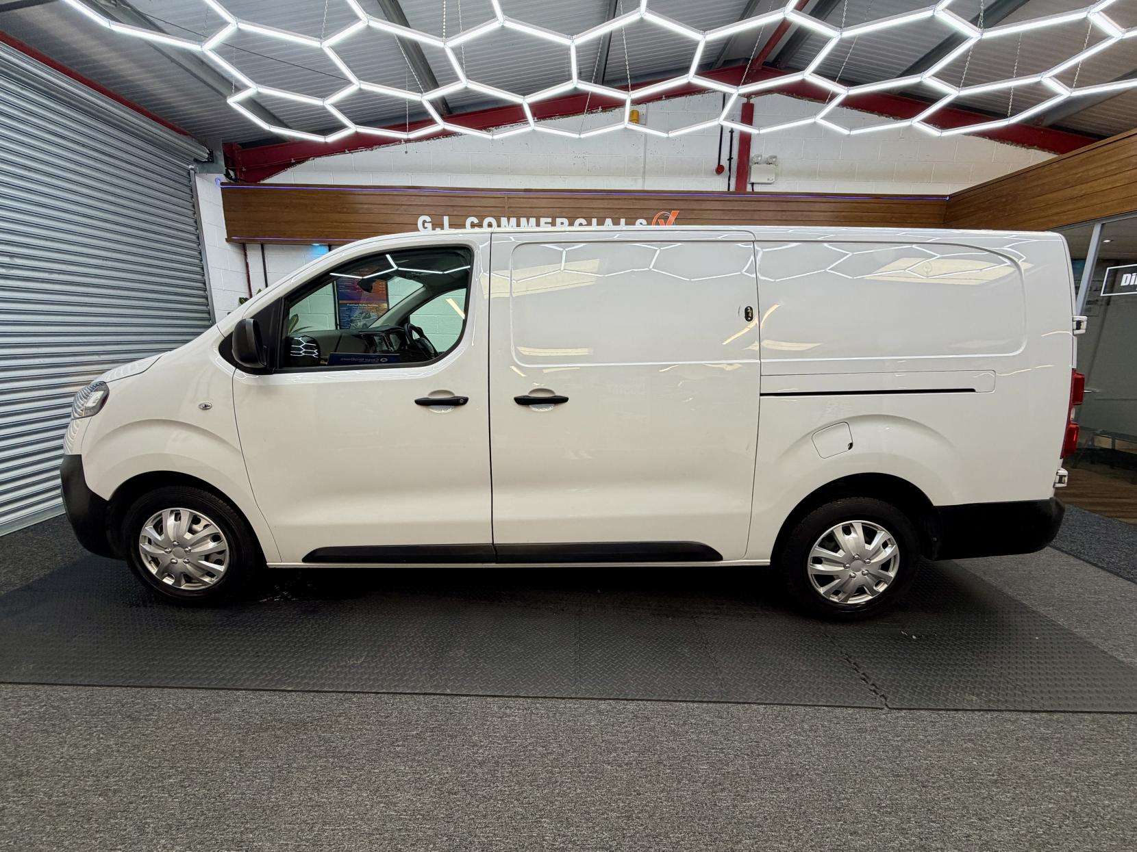 A 2022 VAUXHALL VIVARO 1.5 Turbo D 2900 Dynamic Panel Van 6dr Diesel Manual L2 H1 Euro 6 (s/s) (100 ps) A 2022 VAUXHALL VIVARO 1.5 Turbo D 2900 Dynamic Panel Van 6dr Diesel Manual L2 H1 Euro 6 (s/s) (100 ps)