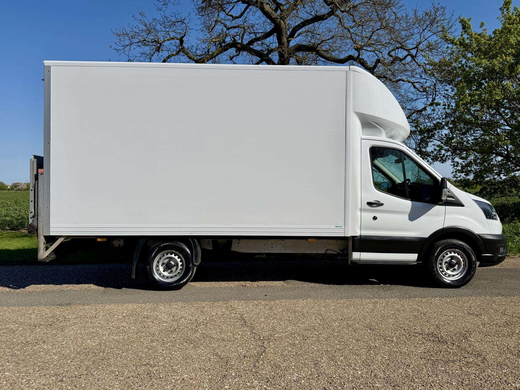 A 2021 FORD TRANSIT 2.0 350 EcoBlue HD Leader Luton 3dr Diesel Manual RWD L4 Euro 6 (s/s) (130 ps) A 2021 FORD TRANSIT 2.0 350 EcoBlue HD Leader Luton 3dr Diesel Manual RWD L4 Euro 6 (s/s) (130 ps)