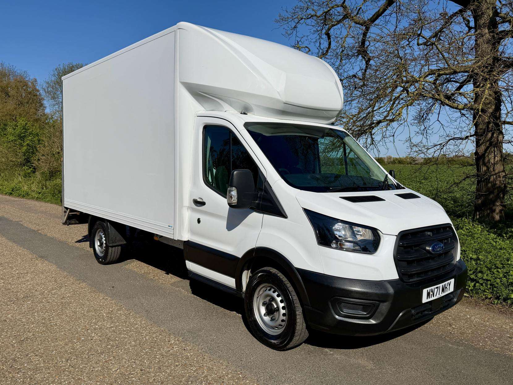 A 2021 FORD TRANSIT 2.0 350 EcoBlue HD Leader Luton 3dr Diesel Manual RWD L4 Euro 6 (s/s) (130 ps) A 2021 FORD TRANSIT 2.0 350 EcoBlue HD Leader Luton 3dr Diesel Manual RWD L4 Euro 6 (s/s) (130 ps)
