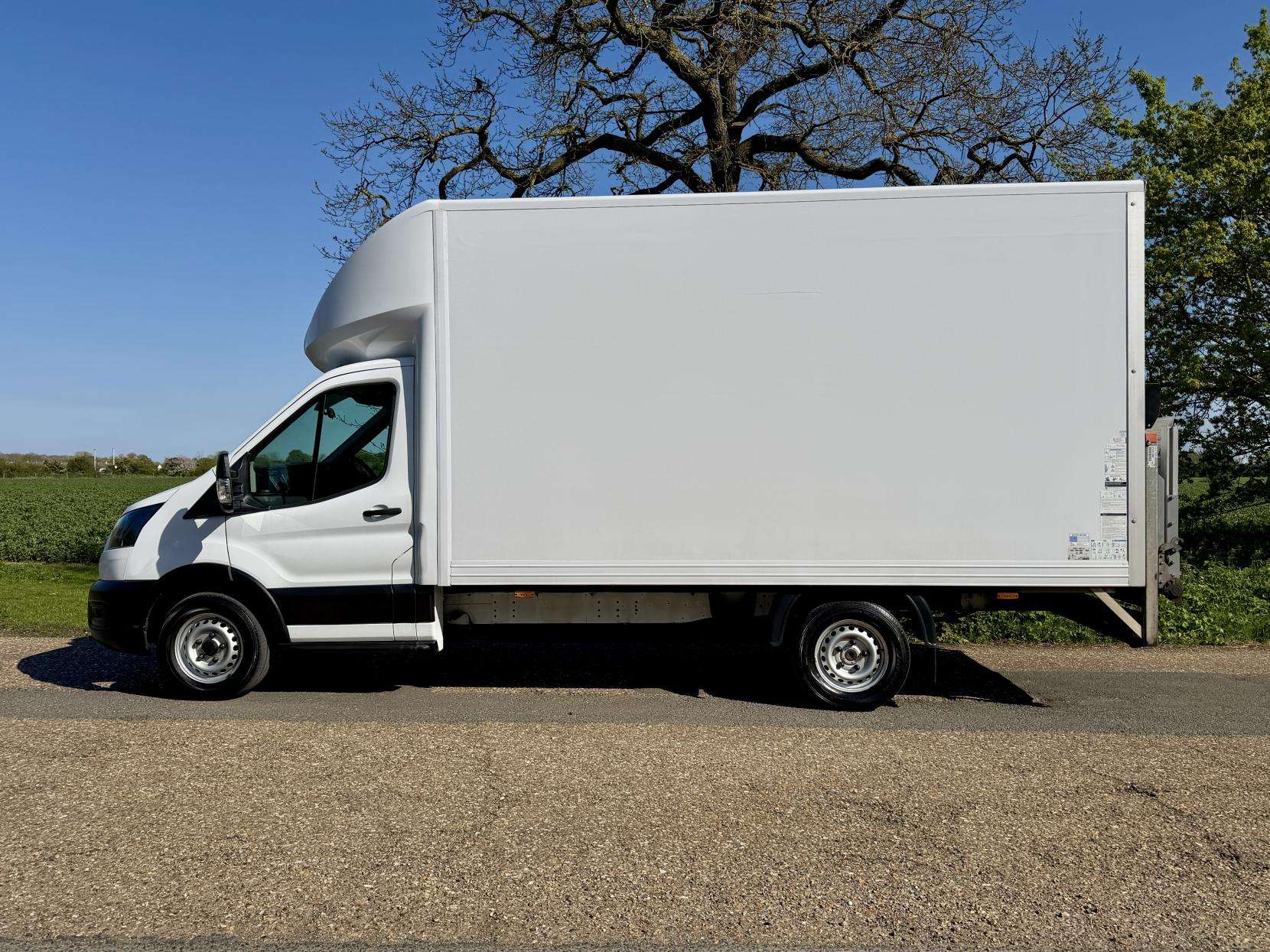 A 2021 FORD TRANSIT 2.0 350 EcoBlue HD Leader Luton 3dr Diesel Manual RWD L4 Euro 6 (s/s) (130 ps) A 2021 FORD TRANSIT 2.0 350 EcoBlue HD Leader Luton 3dr Diesel Manual RWD L4 Euro 6 (s/s) (130 ps)