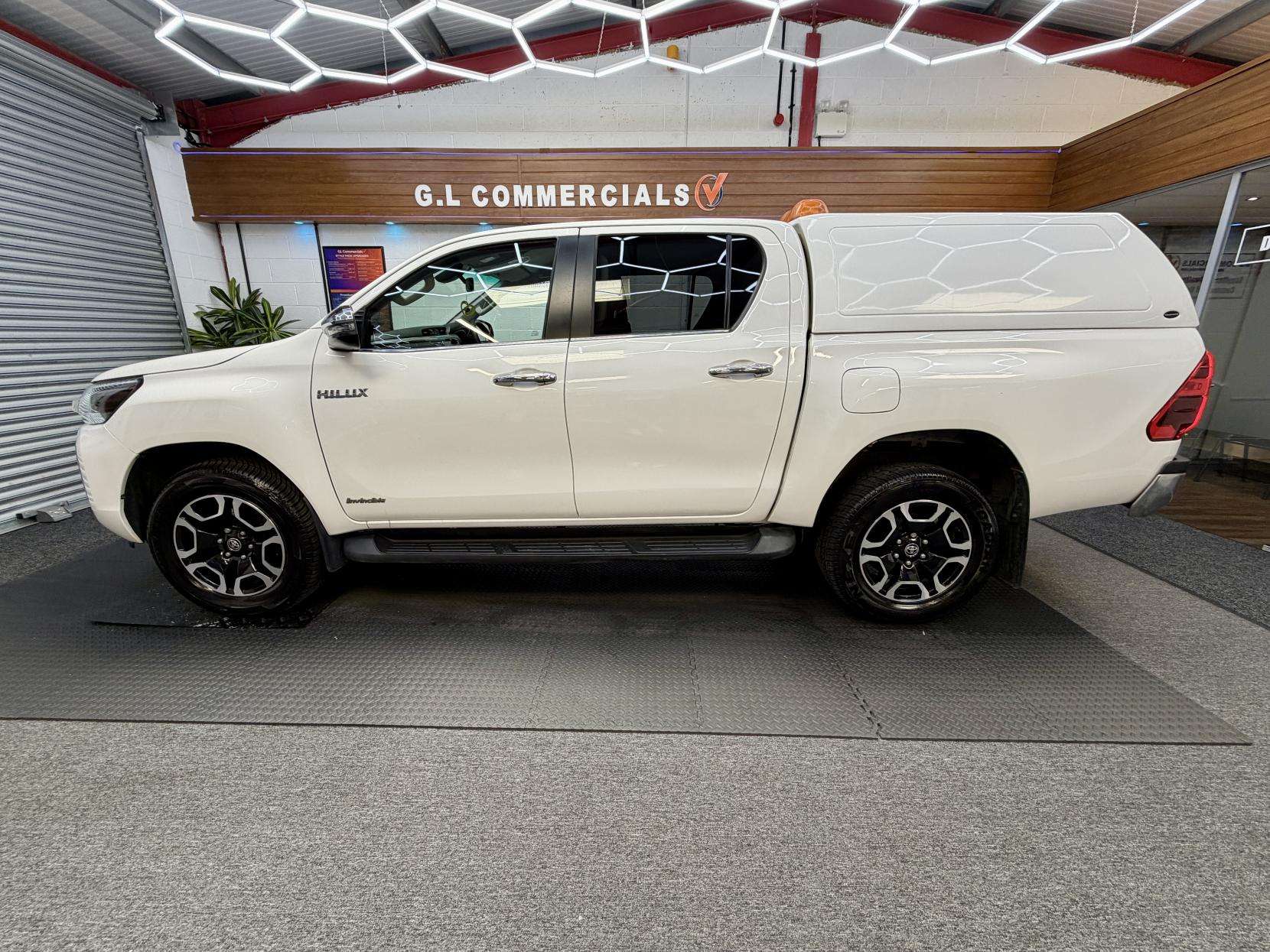 A 2022 TOYOTA HILUX 2.4 D-4D Invincible Pickup Double Cab 4dr Diesel Auto 4WD Euro 6 (s/s) (150 ps) A 2022 TOYOTA HILUX 2.4 D-4D Invincible Pickup Double Cab 4dr Diesel Auto 4WD Euro 6 (s/s) (150 ps)