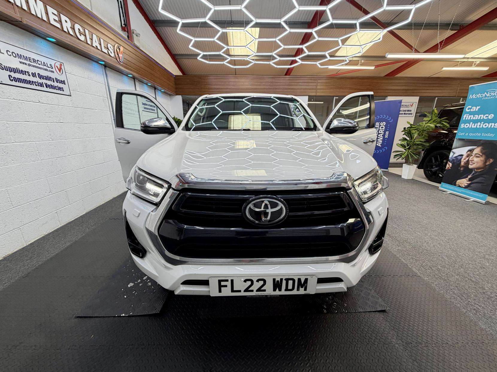 A 2022 TOYOTA HILUX 2.4 D-4D Invincible Pickup Double Cab 4dr Diesel Auto 4WD Euro 6 (s/s) (150 ps) A 2022 TOYOTA HILUX 2.4 D-4D Invincible Pickup Double Cab 4dr Diesel Auto 4WD Euro 6 (s/s) (150 ps)