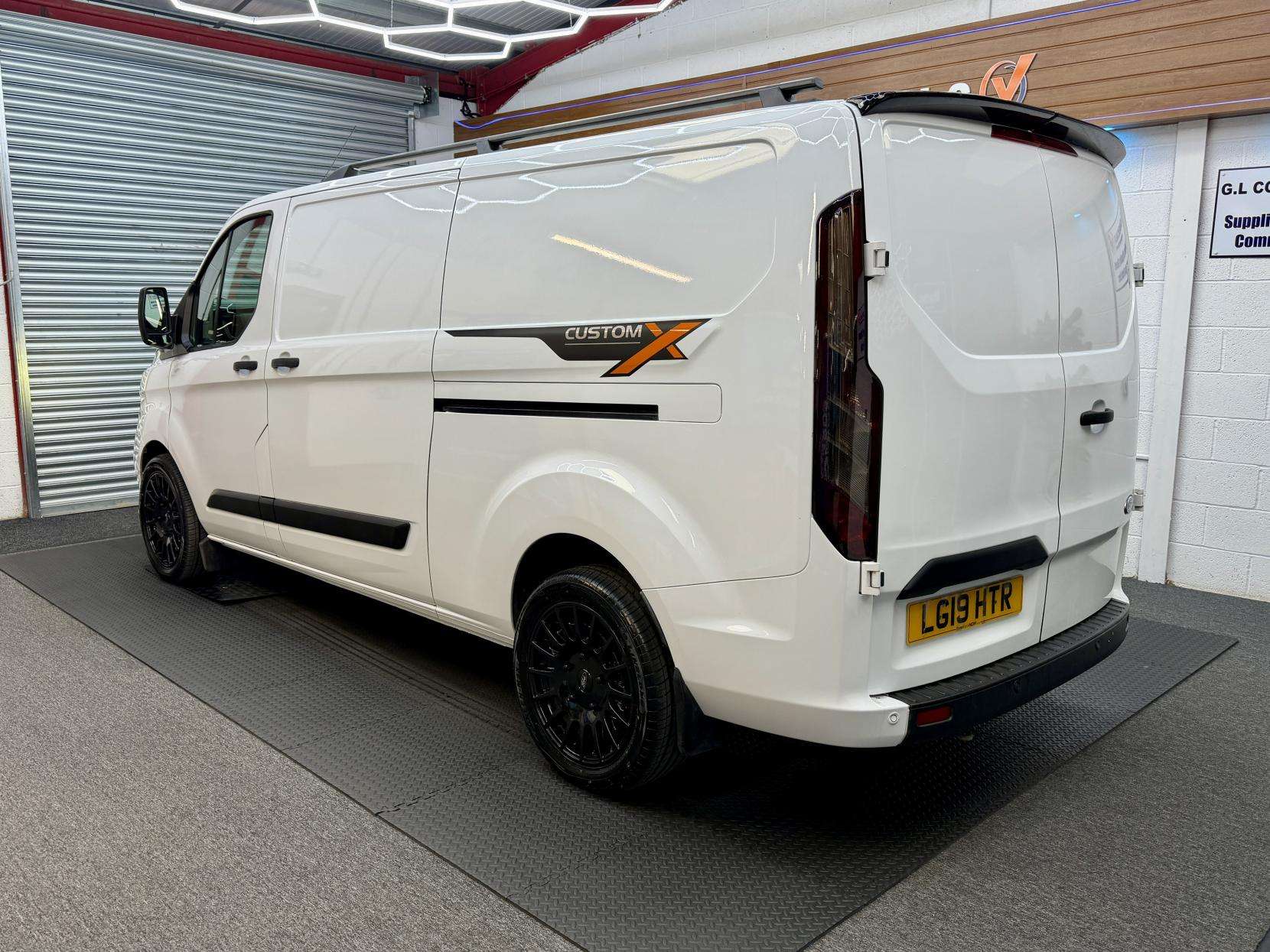 A 2019 FORD TRANSIT CUSTOM 2.0 320 EcoBlue Trend Panel Van 5dr Diesel Auto L2 H1 Euro 6 (s/s) (130 ps) A 2019 FORD TRANSIT CUSTOM 2.0 320 EcoBlue Trend Panel Van 5dr Diesel Auto L2 H1 Euro 6 (s/s) (130 ps)